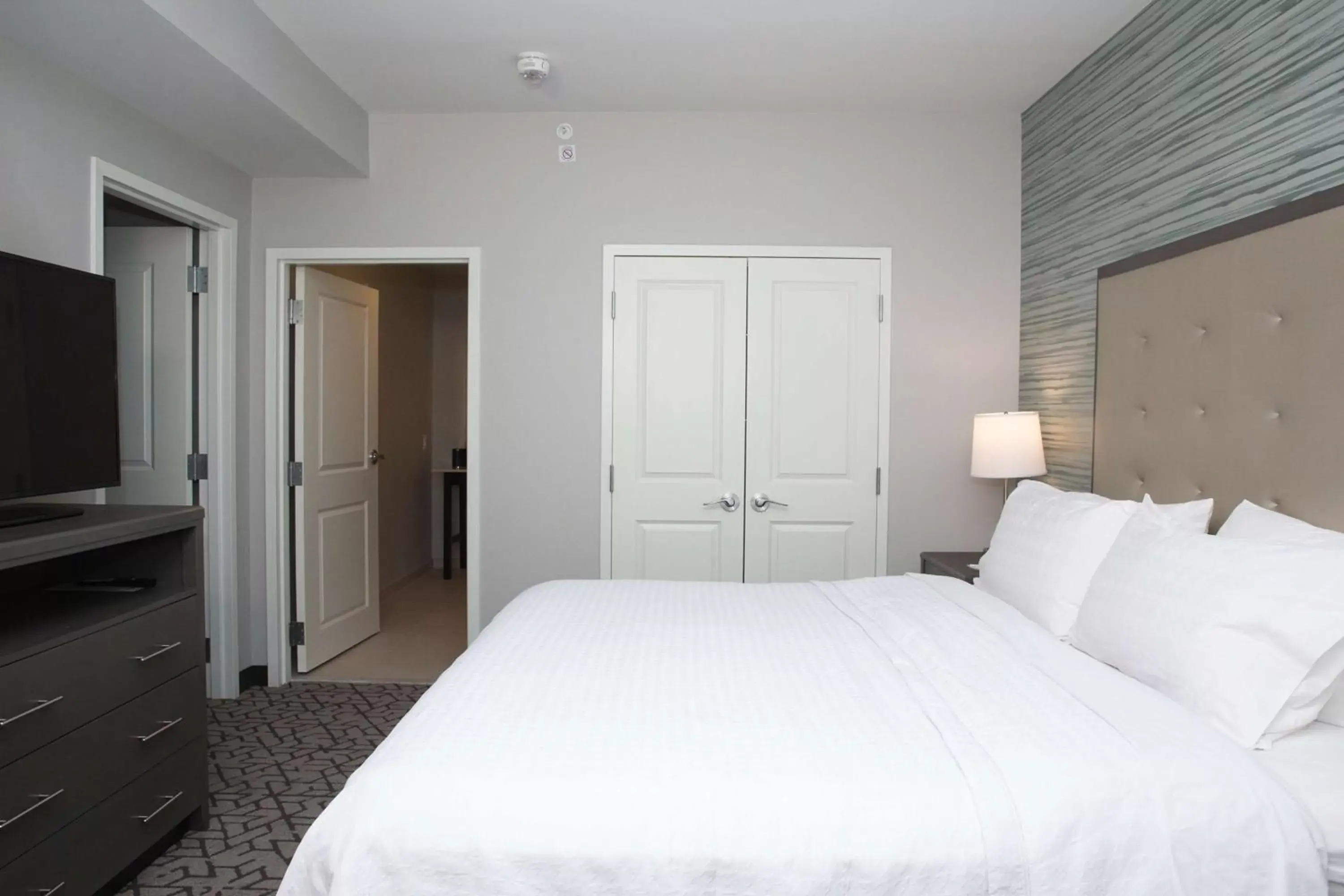 Bedroom, Bed in Homewood Suites By Hilton Allentown Bethlehem Center Valley