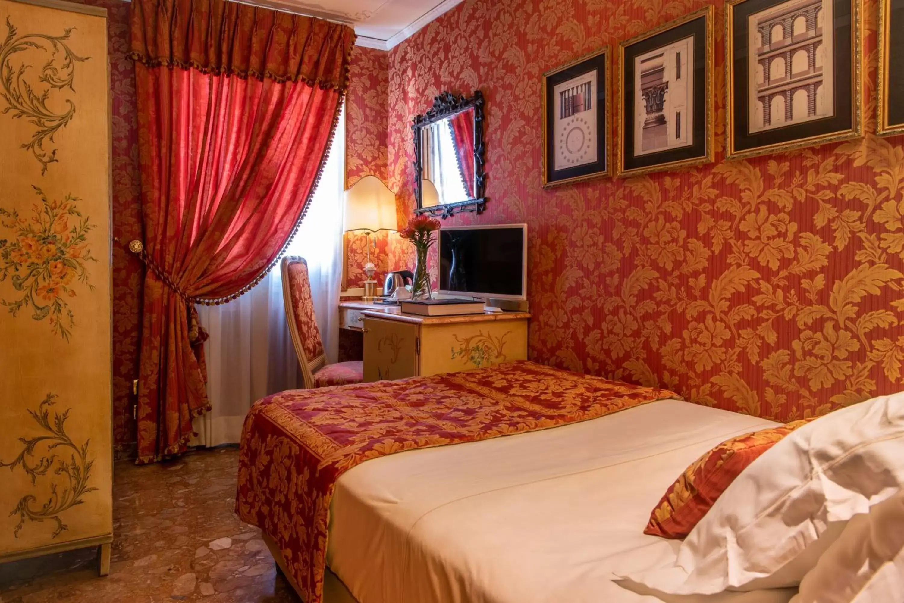 Bed in Hotel Santo Stefano