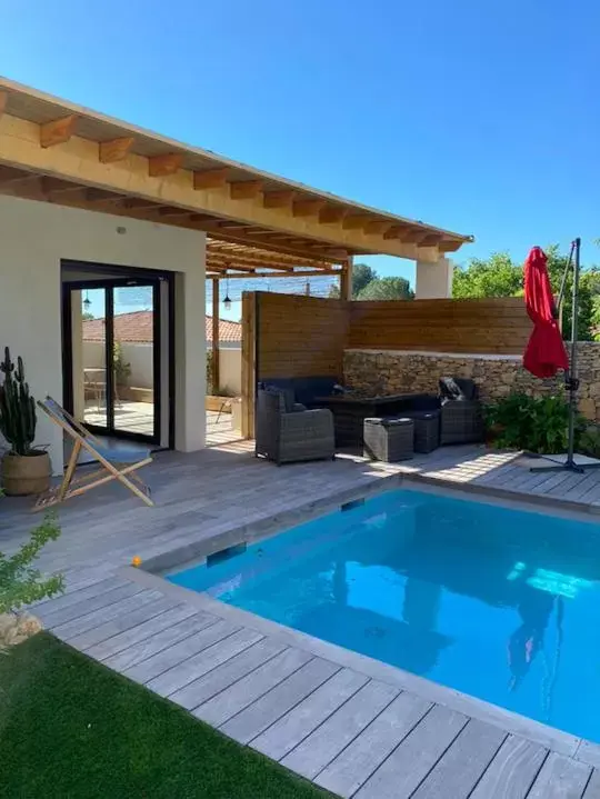 Swimming Pool in le pool house