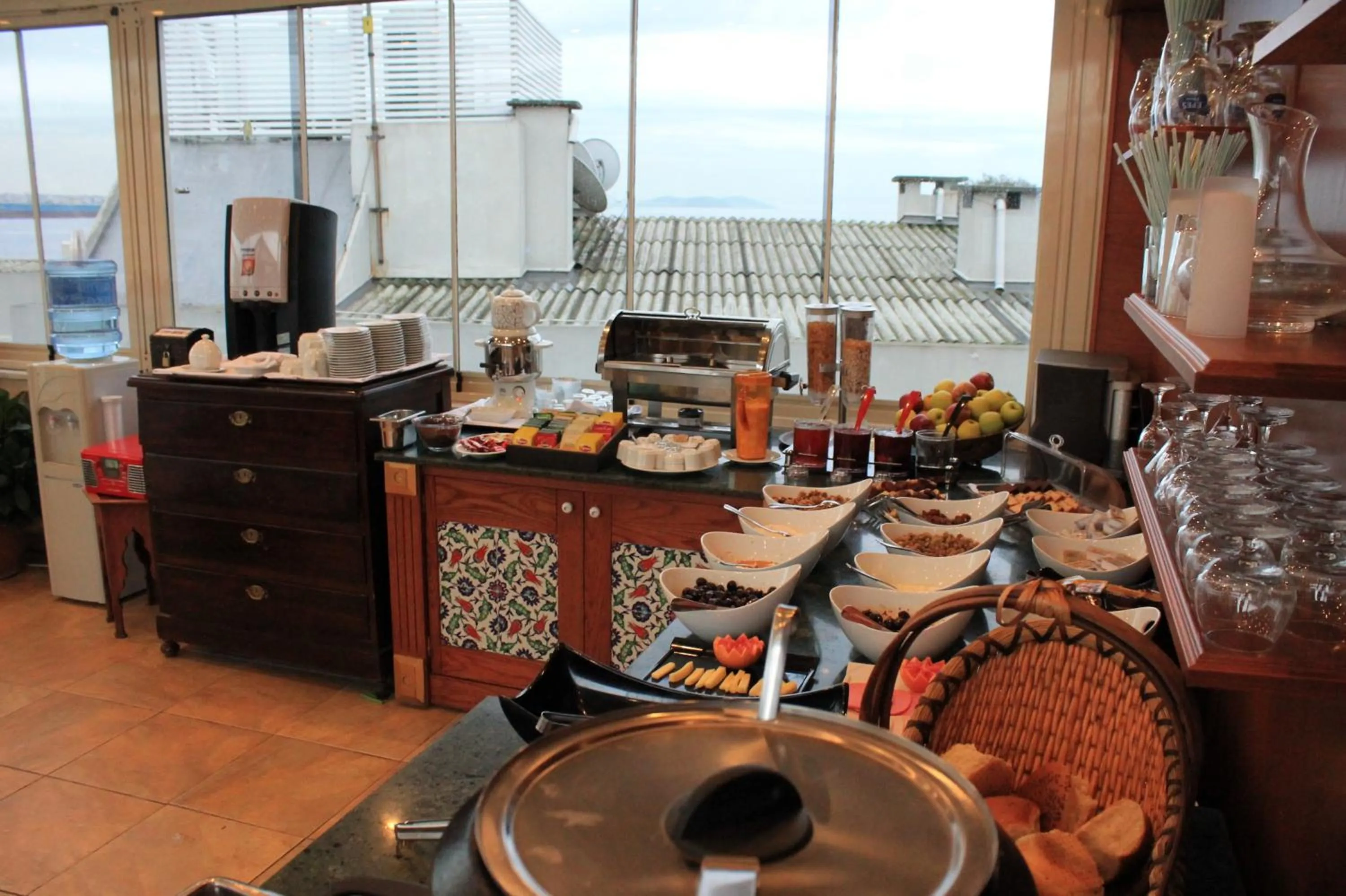 Restaurant/places to eat in Aruna Boutique Hotel