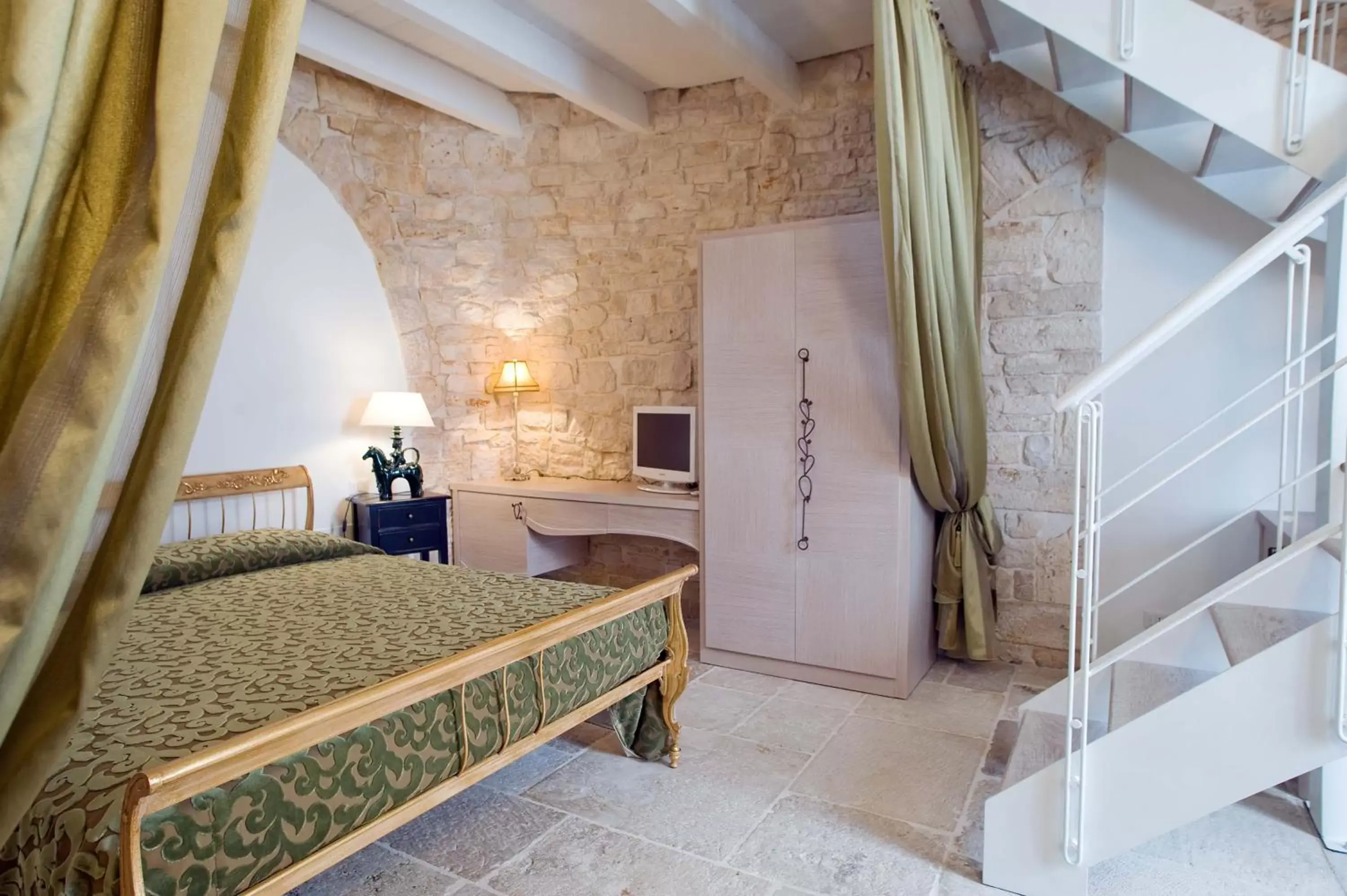 Photo of the whole room, Bed in Le Alcove-Luxury Hotel nei Trulli