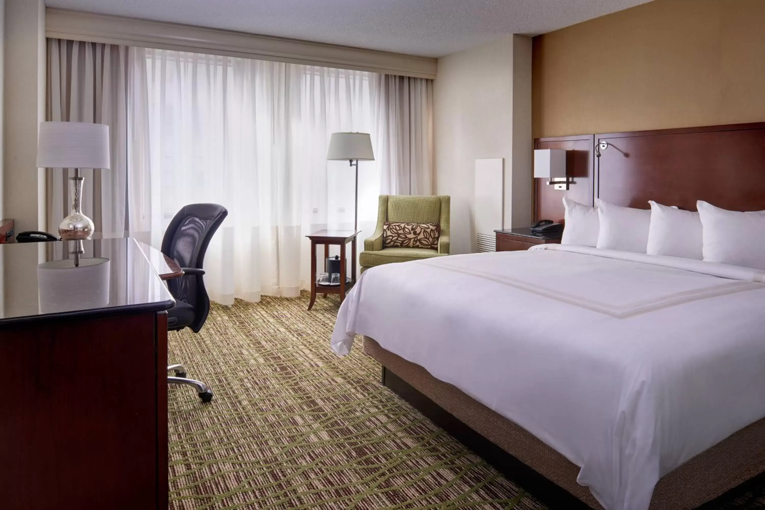 Photo of the whole room, Bed in Cleveland Marriott Downtown at Key Tower