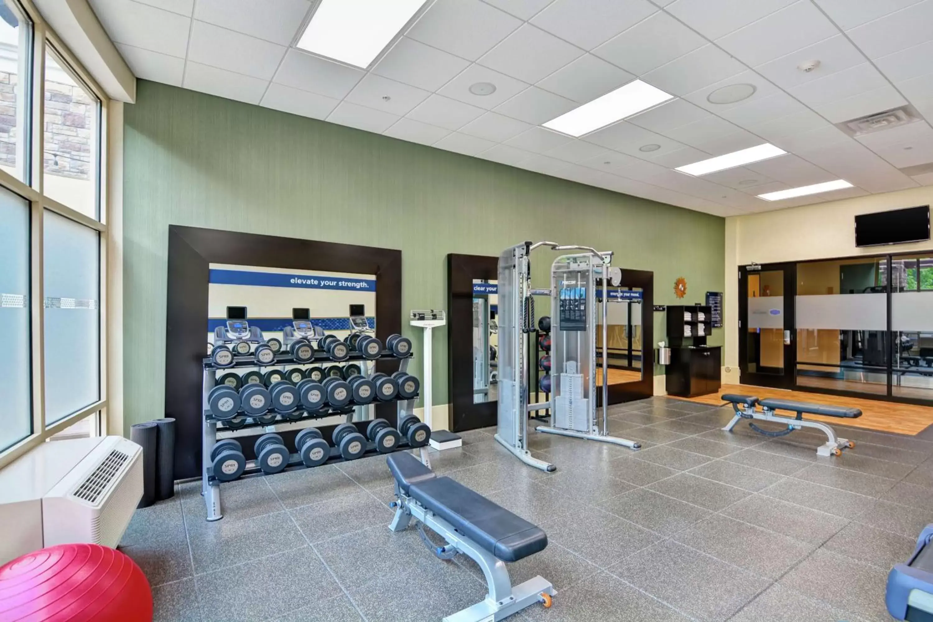 Fitness centre/facilities in Hampton Inn & Suites Crabtree Fitness centre/facilities in Hampton Inn & Suites Crabtree