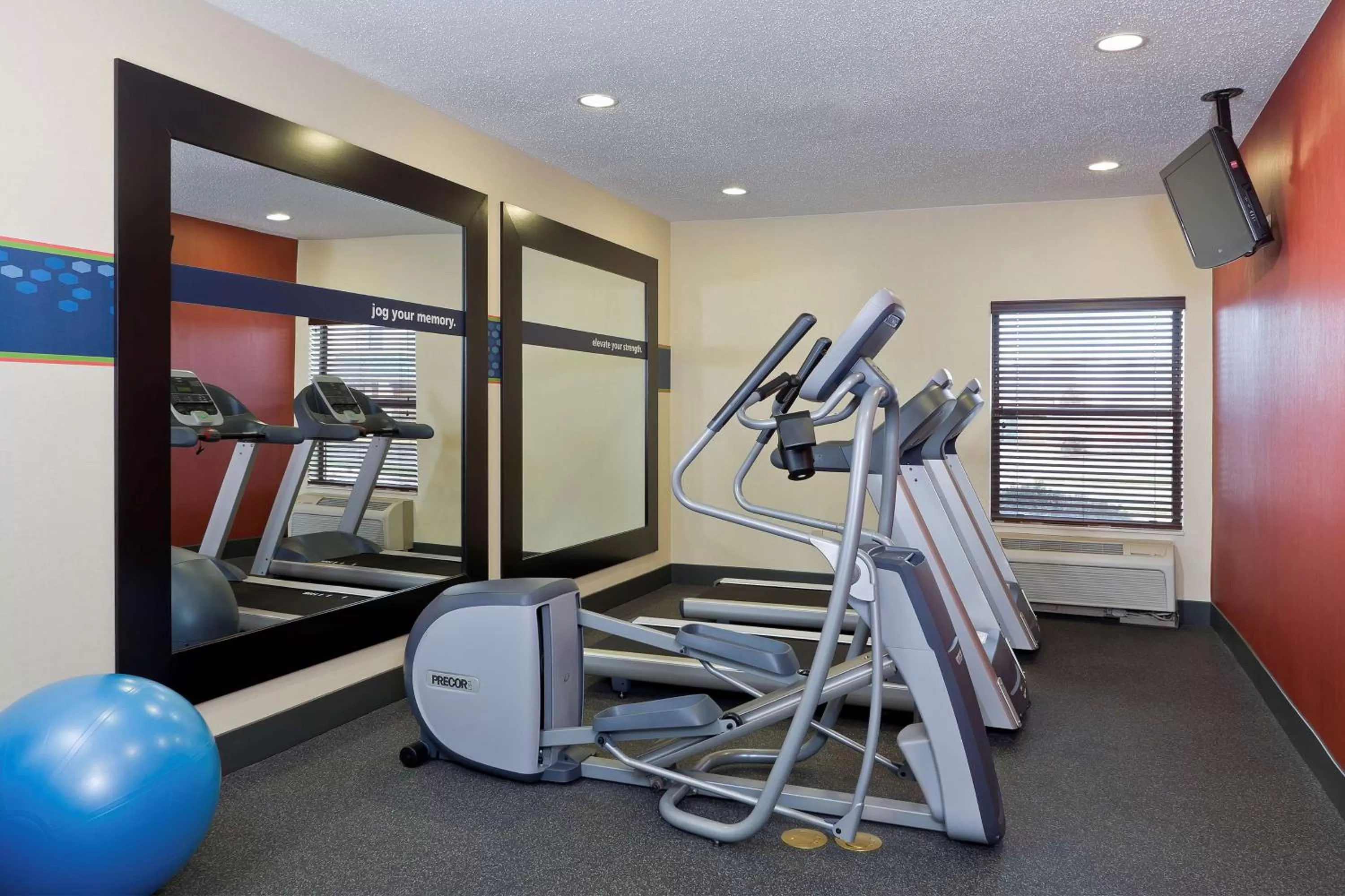 Fitness centre/facilities in Hampton Inn Akron-Fairlawn