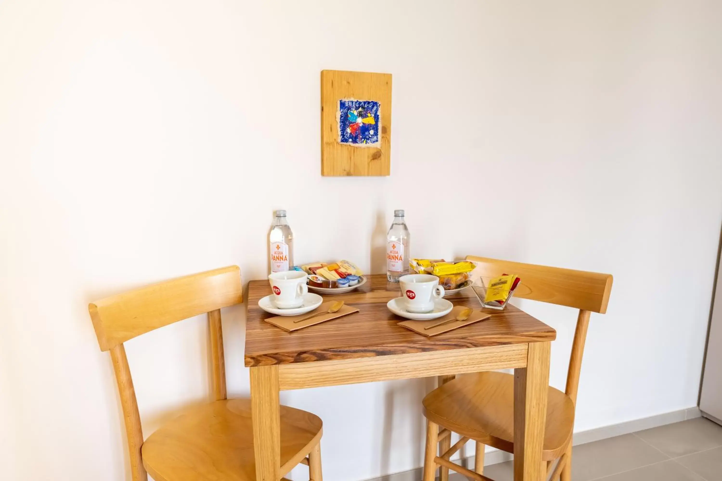 Dining Area in Dea Suite Room