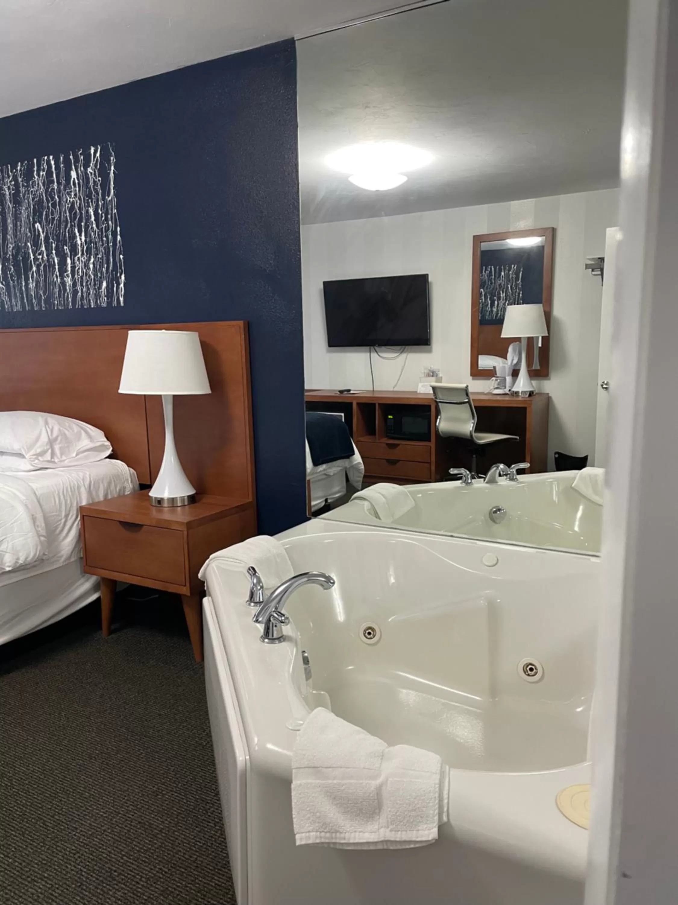 Bath, Bed in Starlite Resort