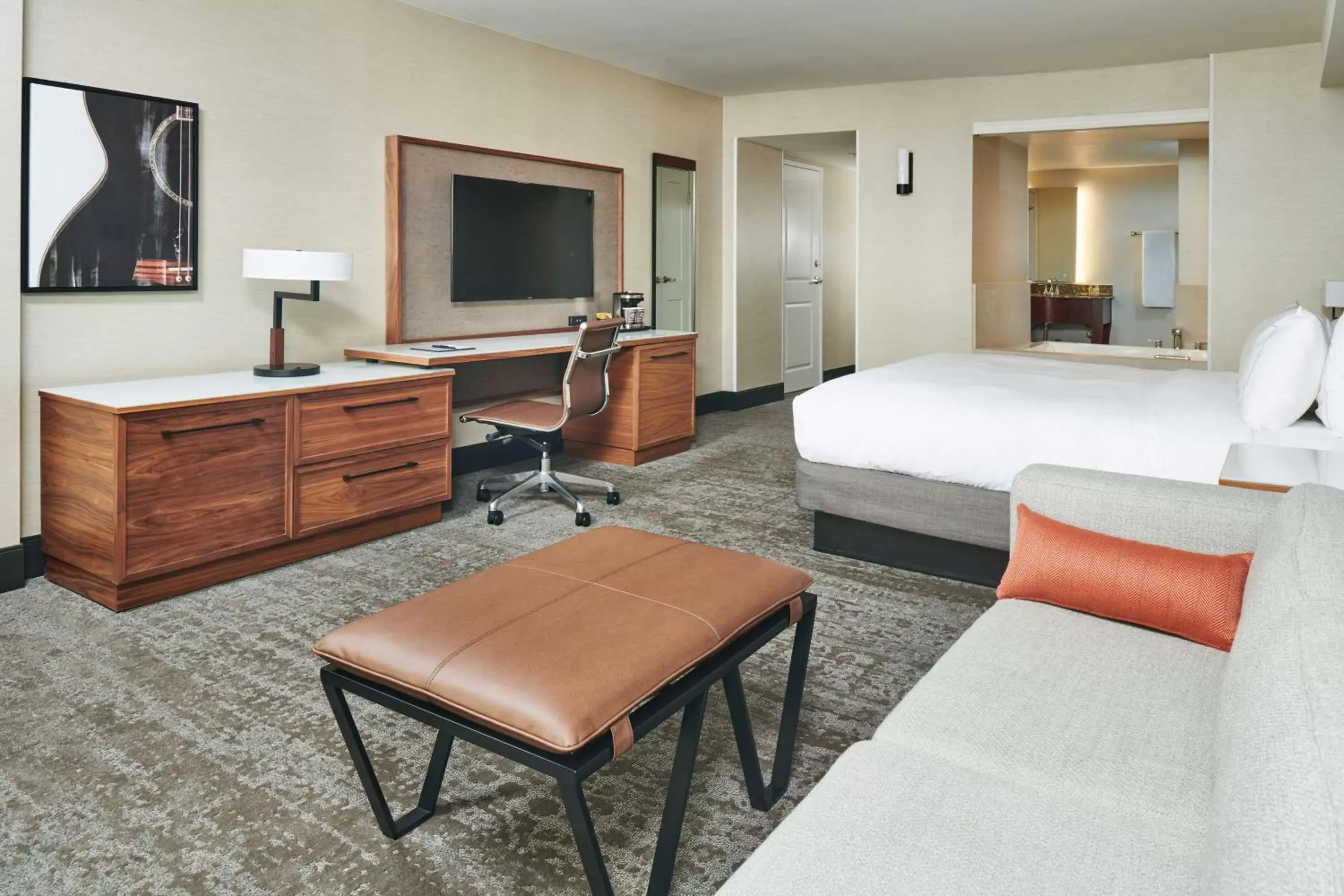 Bedroom, TV/Entertainment Center in Doubletree By Hilton Fullerton