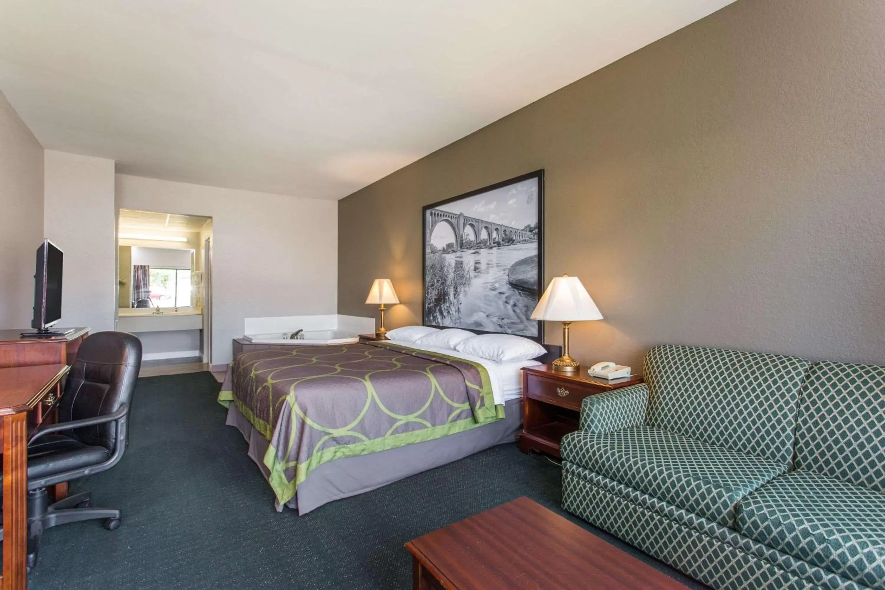 Photo of the whole room, Bed in Super 8 by Wyndham Petersburg