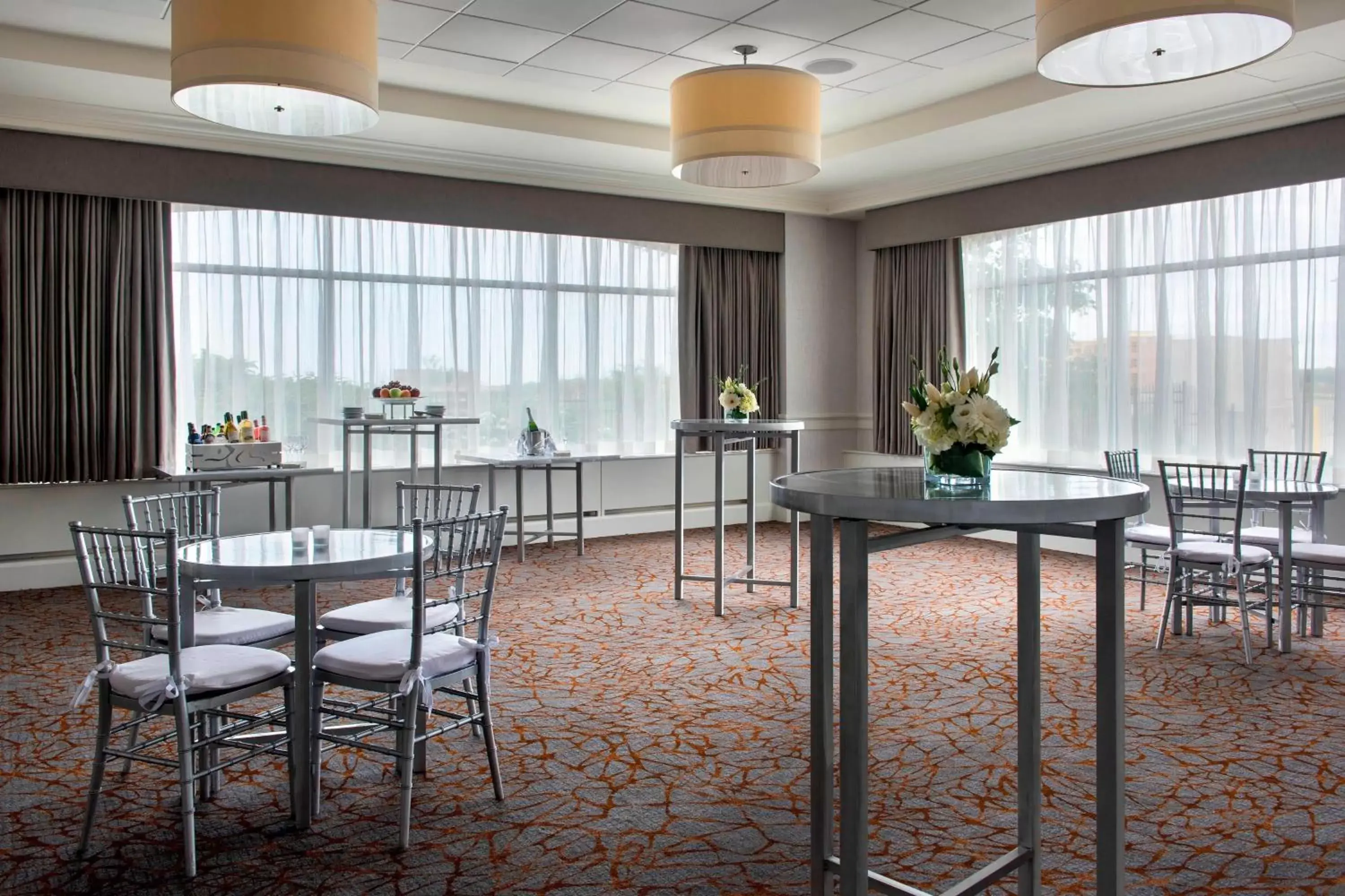Meeting/conference room, Restaurant/Places to Eat in Marriott Boston Quincy