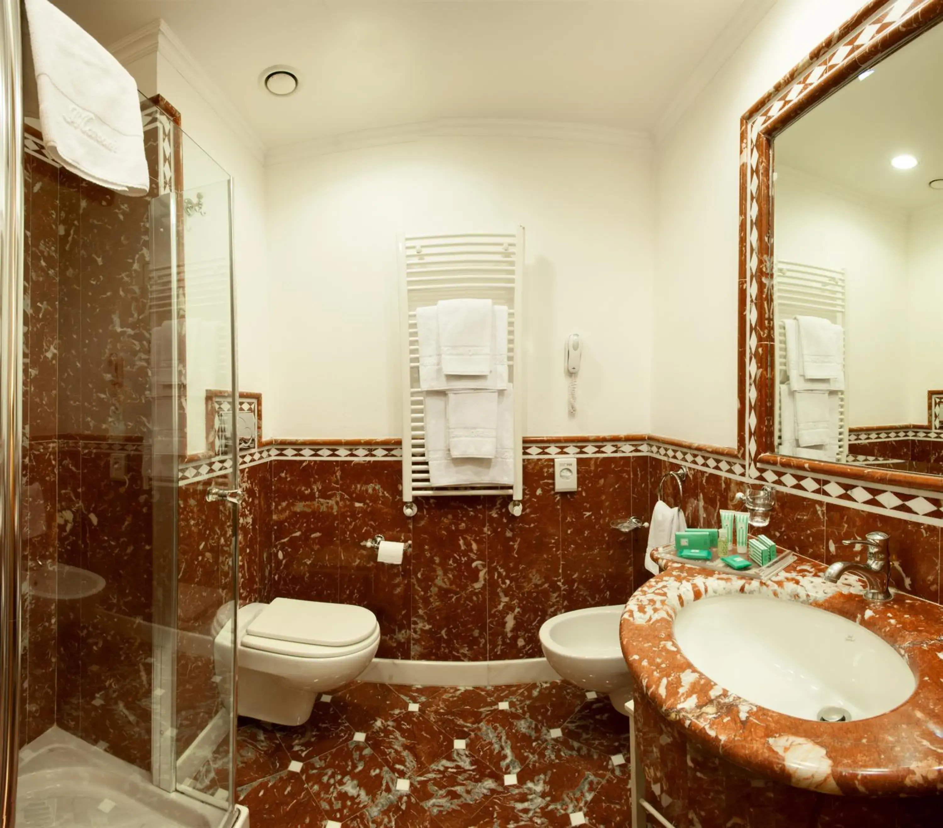 Bathroom in Hotel Marconi