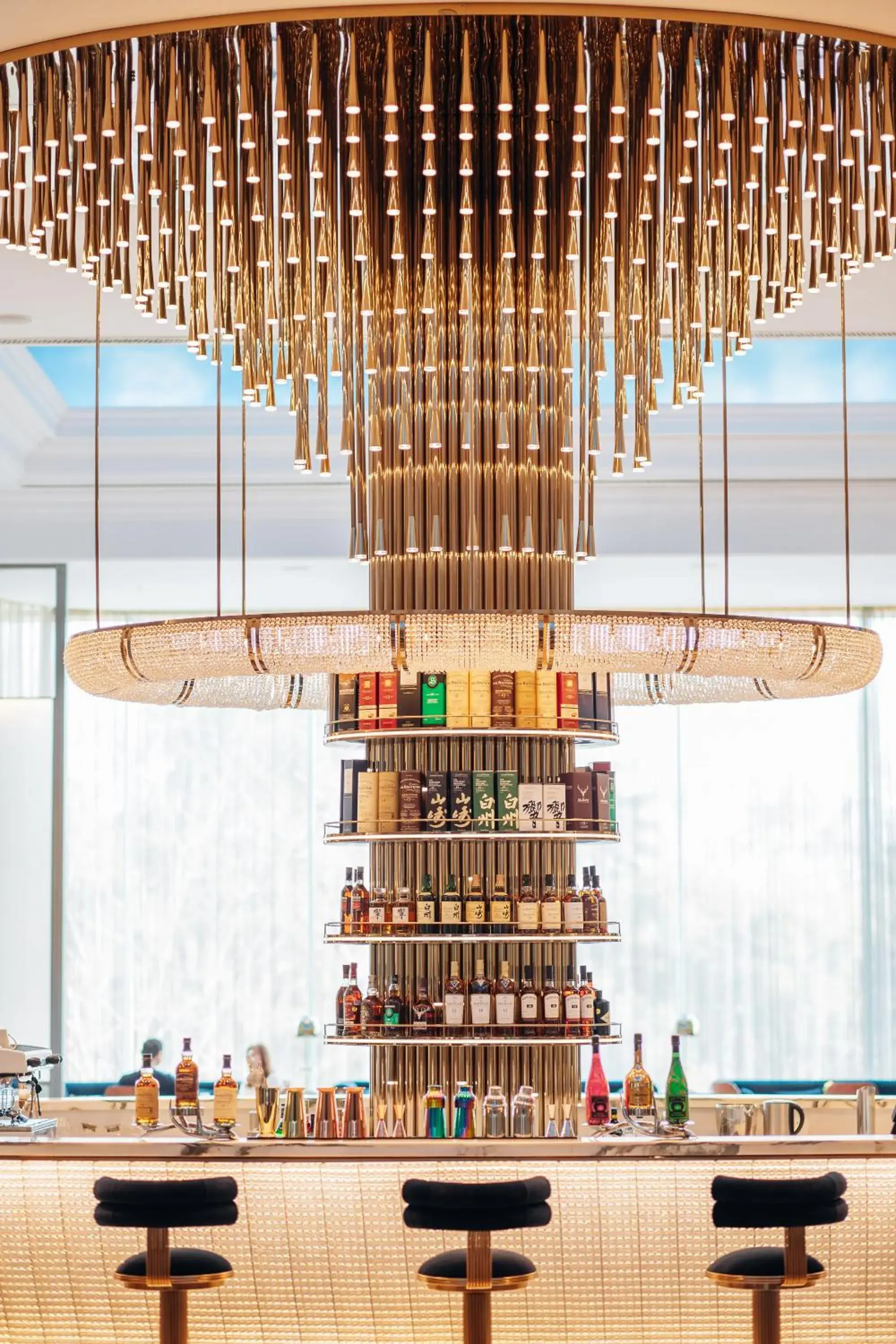 Lounge or bar in The Azure Qiantang, a Luxury Collection Hotel, Hangzhou