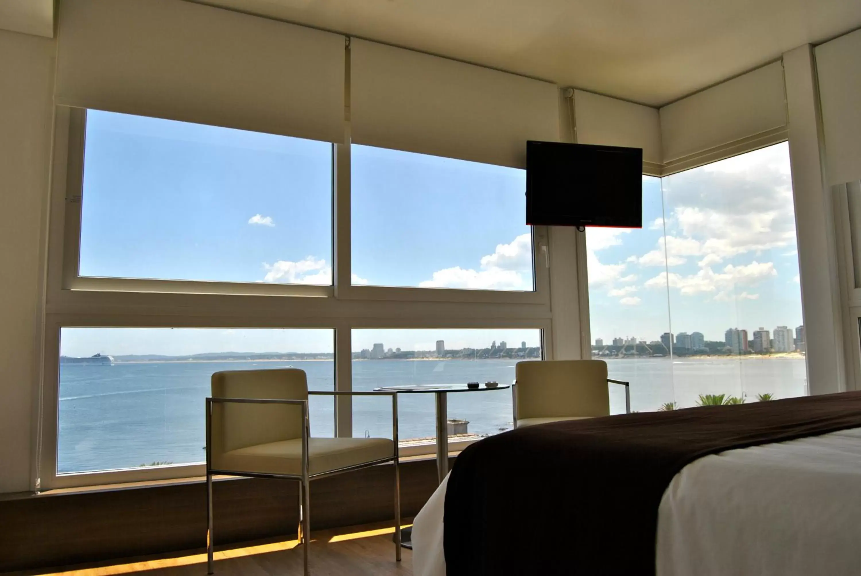 View (from property/room), Bed in Hotel Castilla View (from property/room), Bed in Hotel Castilla