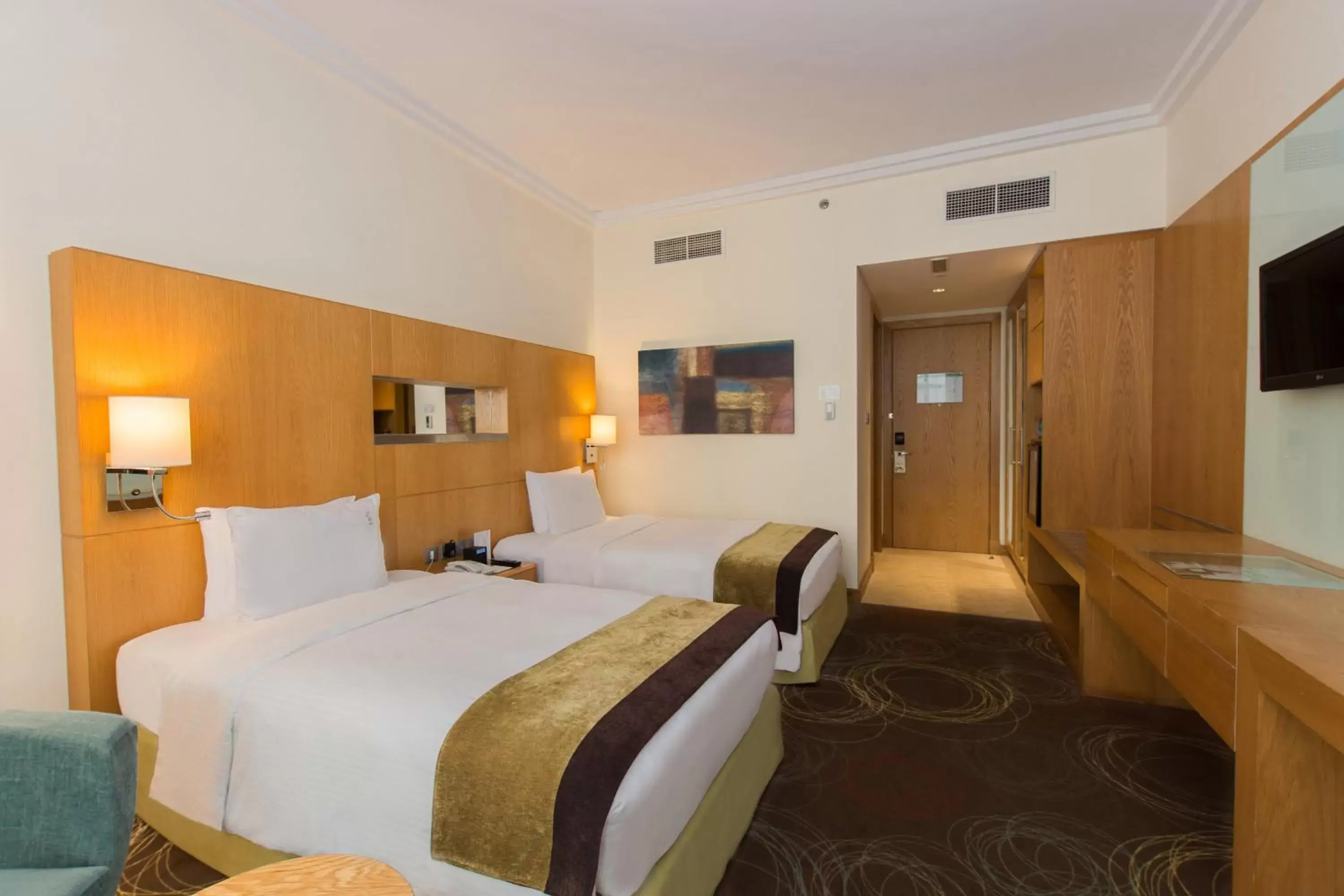 Standard Twin Room - Smoking in Holiday Inn Abu Dhabi, an IHG Hotel Standard Twin Room - Smoking in Holiday Inn Abu Dhabi, an IHG Hotel