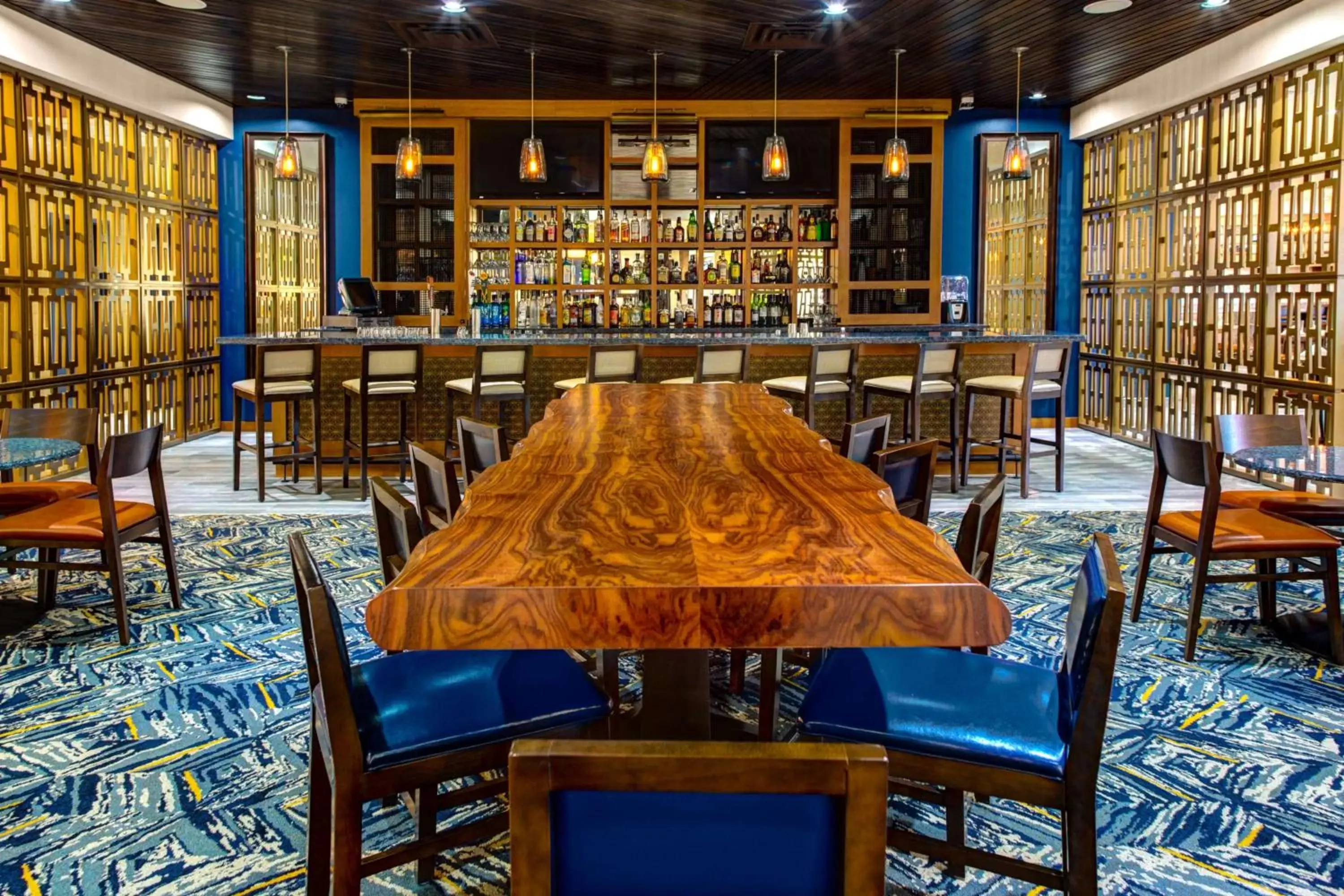 Lounge or bar, Restaurant/Places to Eat in Doubletree by Hilton Arlington DFW South
