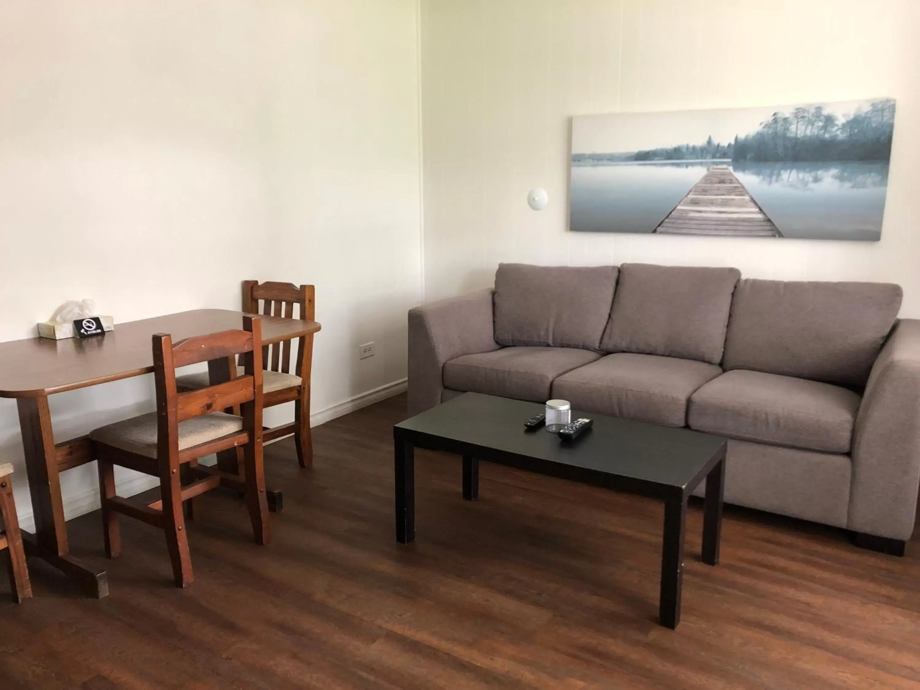 Living room, Seating Area in Tally Ho Inn