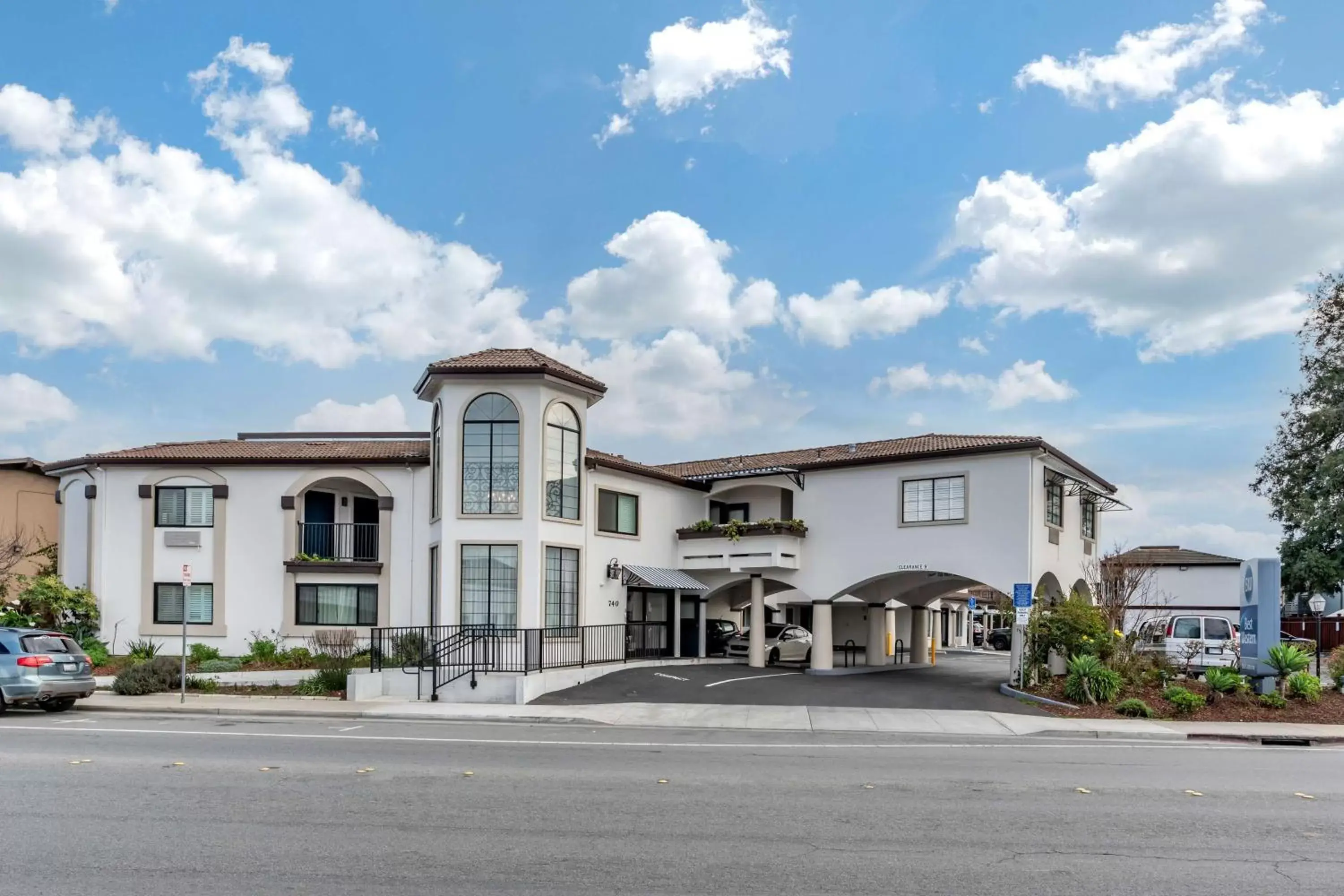 Property Building in Best Western Rose Garden Inn