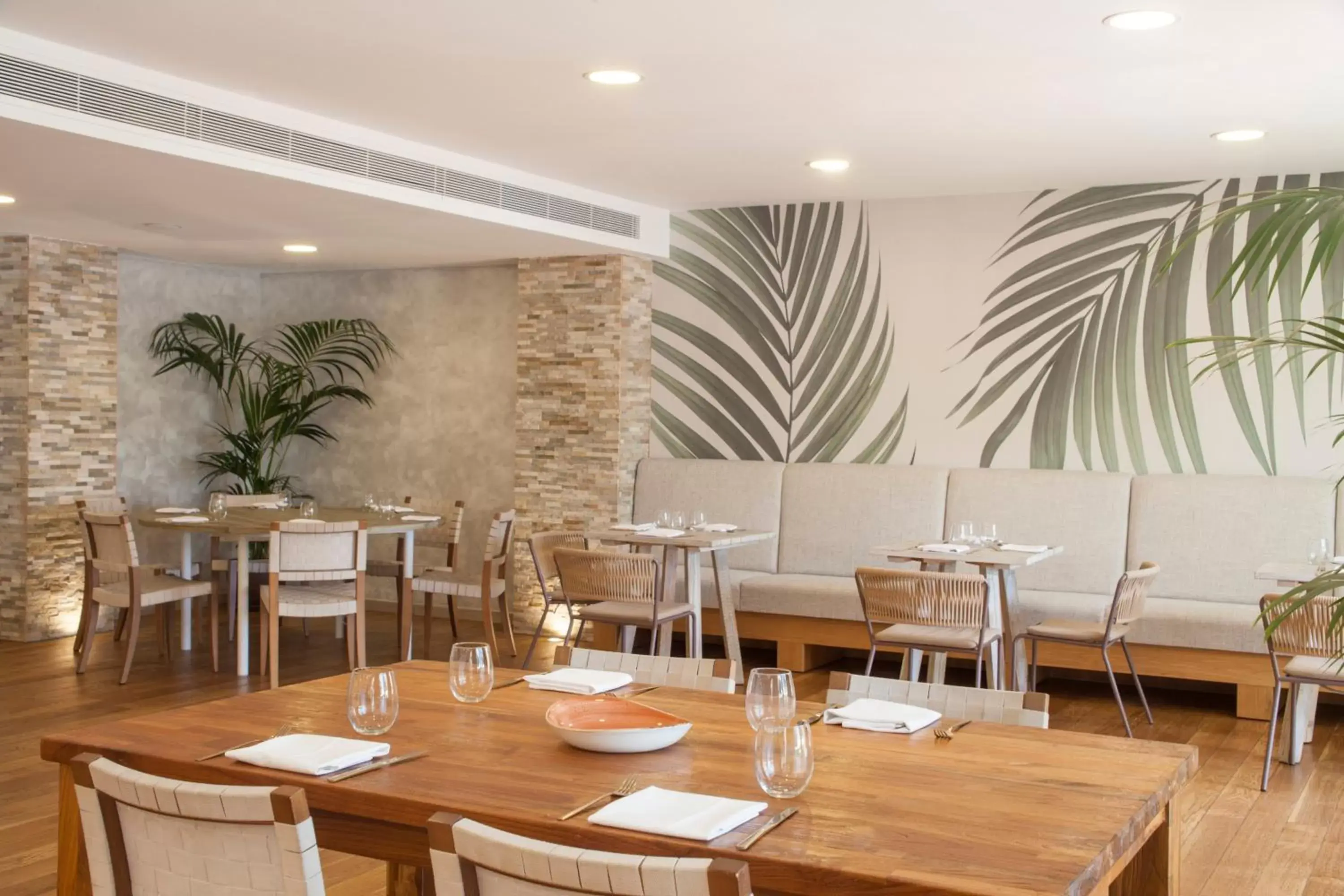 Restaurant/Places to Eat in Alanda Marbella Hotel