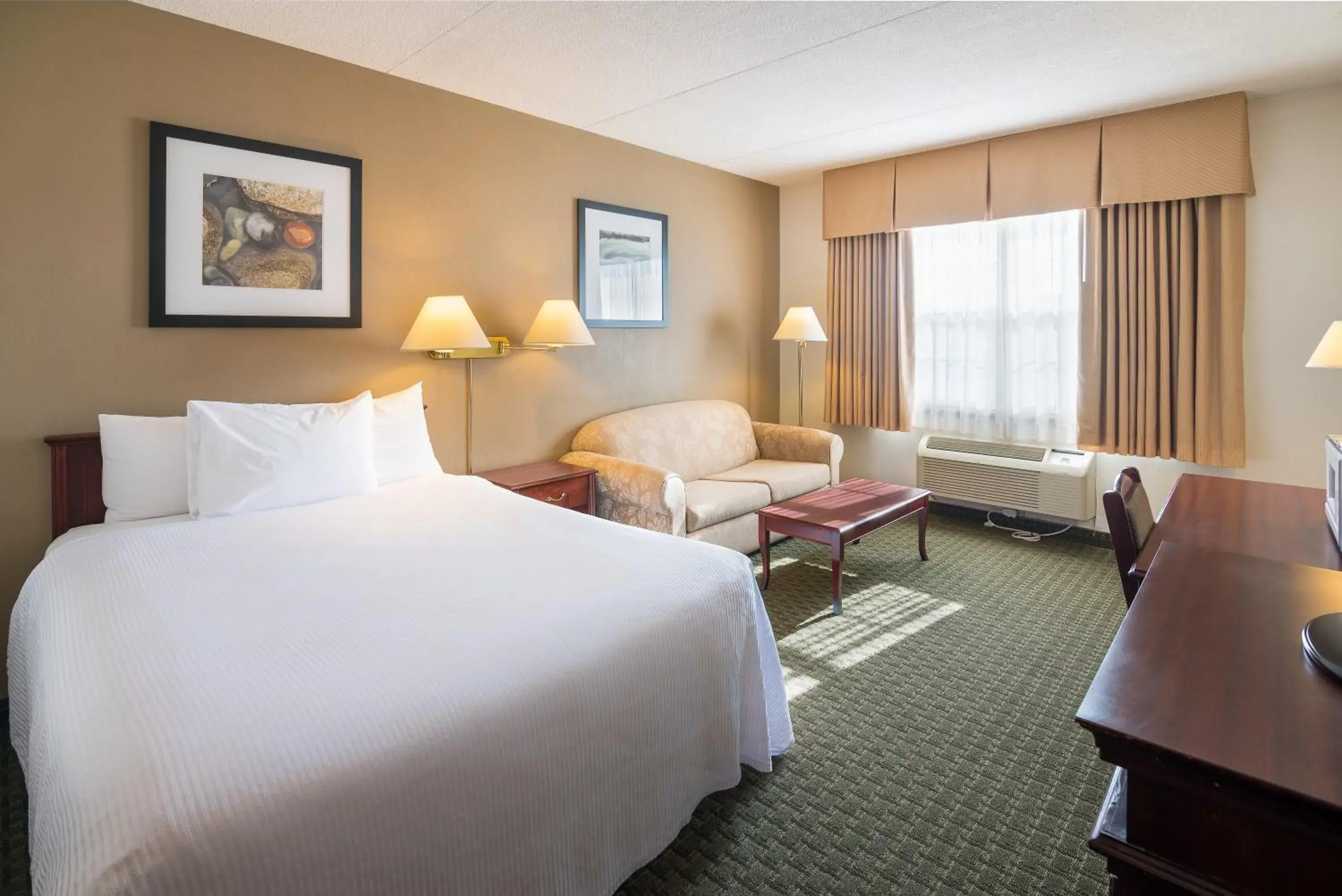 Photo of the whole room in Ramada by Wyndham Thunder Bay Airlane Hotel