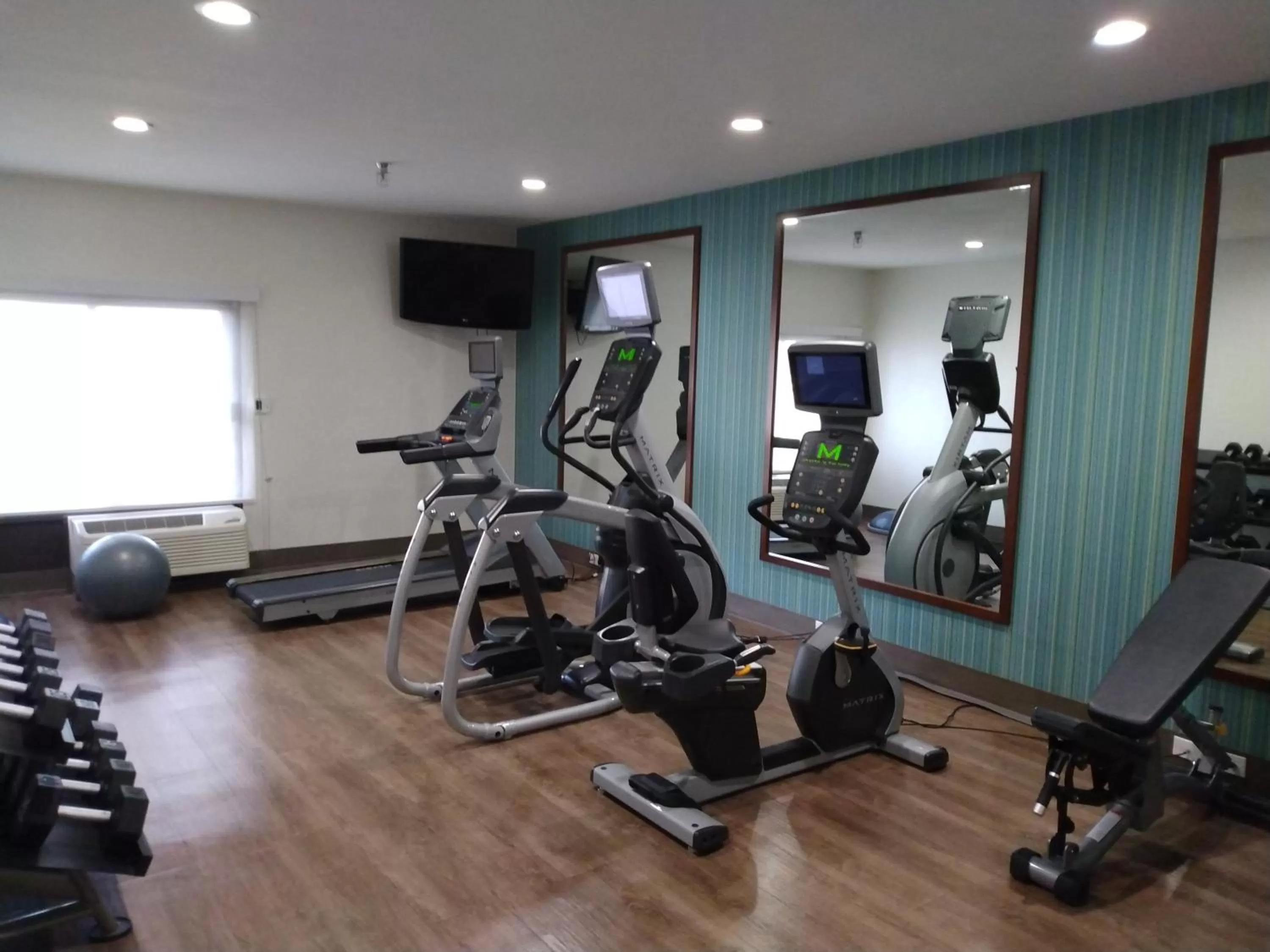 Fitness centre/facilities in Holiday Inn Express Hotel & Suites Albuquerque Midtown by IHG