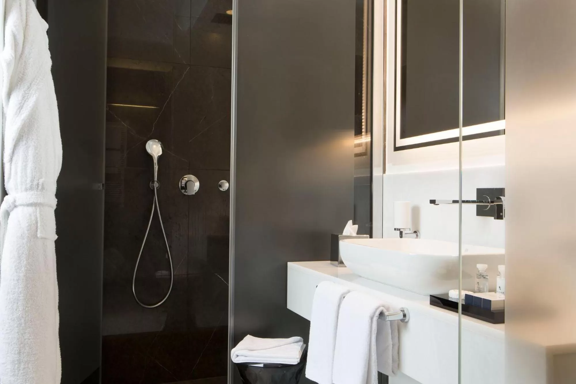 Bathroom in Corso 281 Luxury Suites