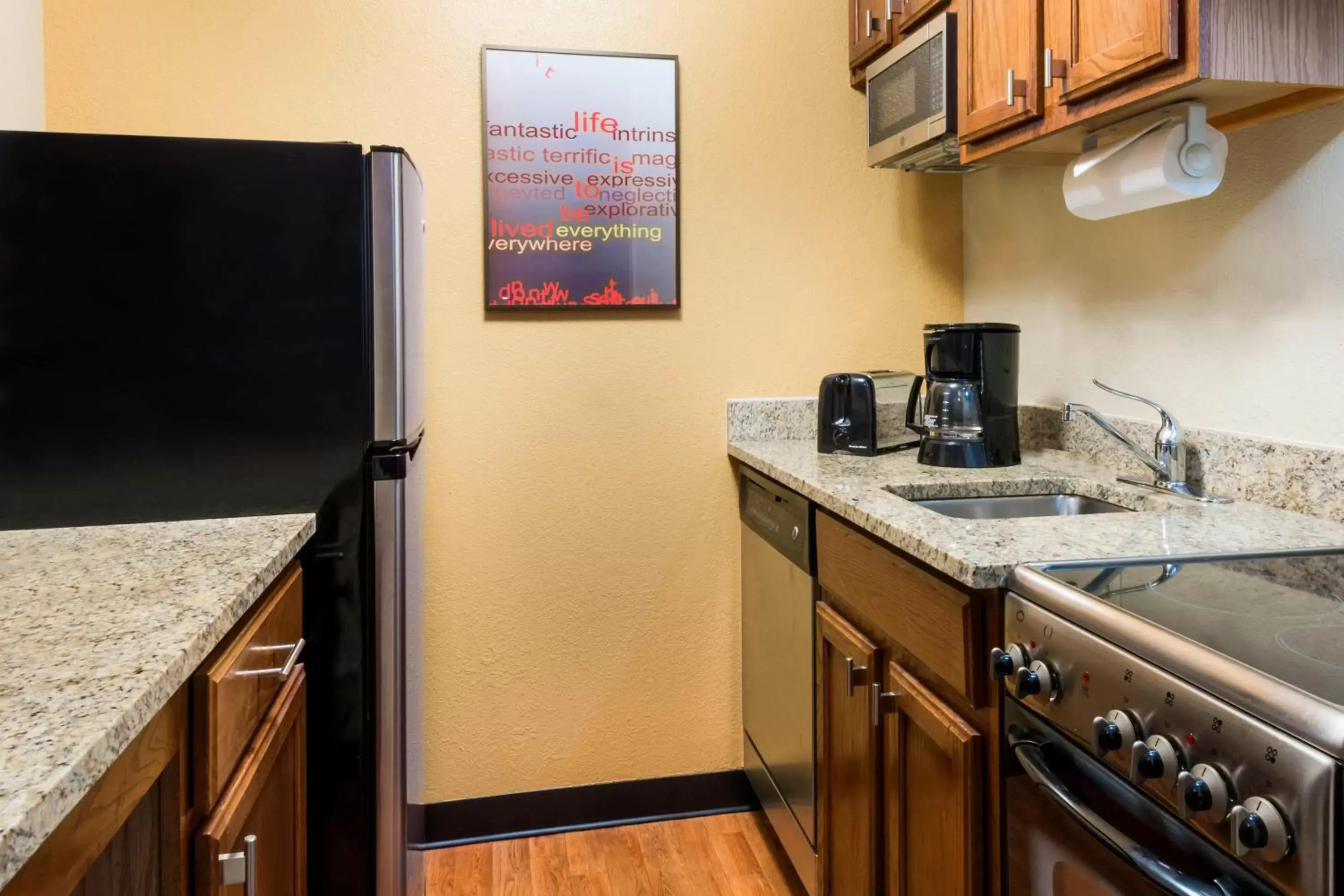 Kitchen or kitchenette, Kitchen/Kitchenette in TownePlace Suites Mobile