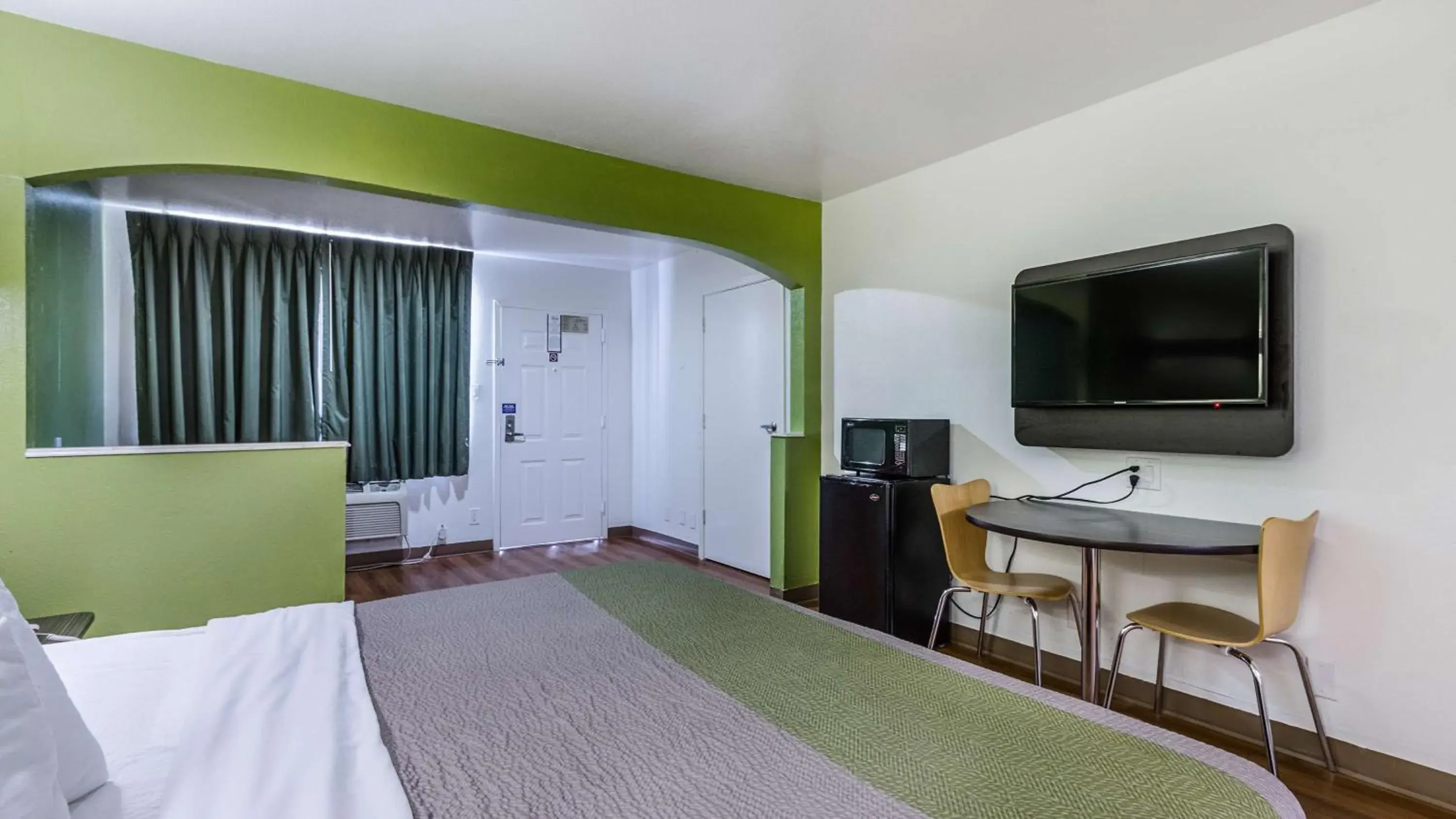 Photo of the whole room, Bed in Motel 6-San Marcos, TX - North Photo of the whole room, Bed in Motel 6-San Marcos, TX - North