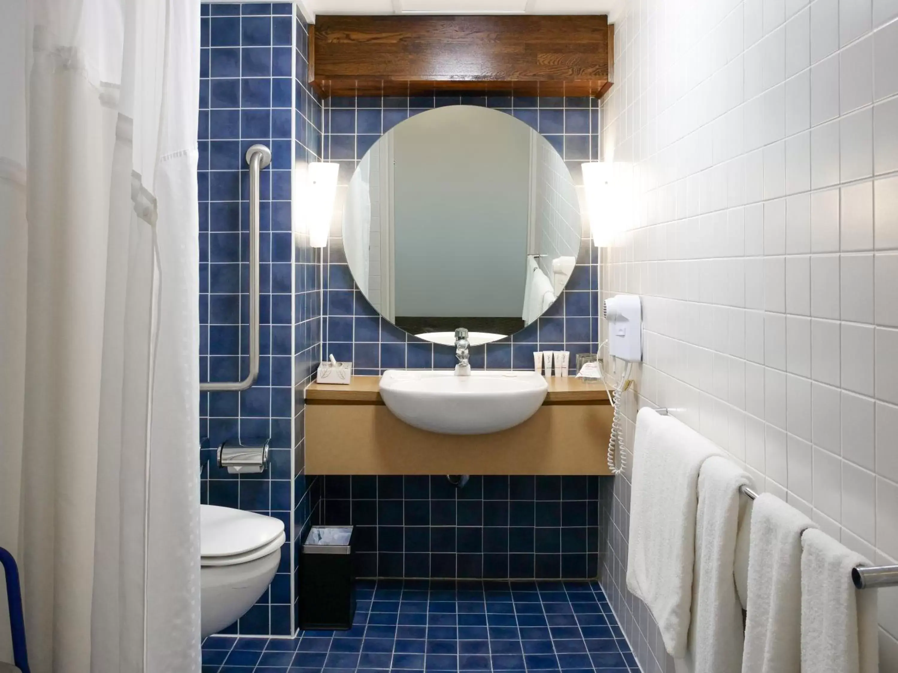 Bathroom in Holiday Inn Cairns Harbourside, an IHG Hotel