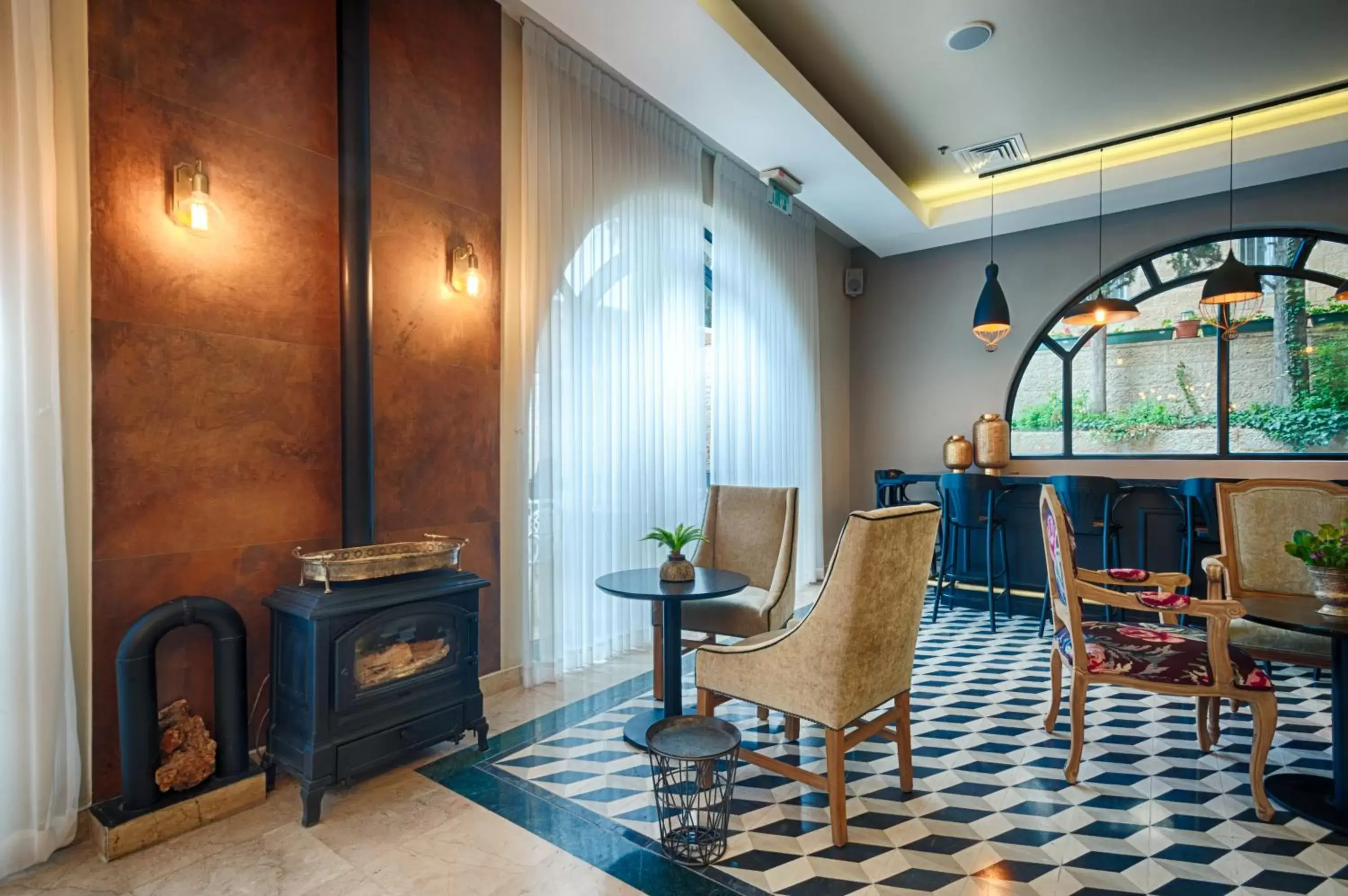 Communal lounge/ TV room in Eldan Hotel