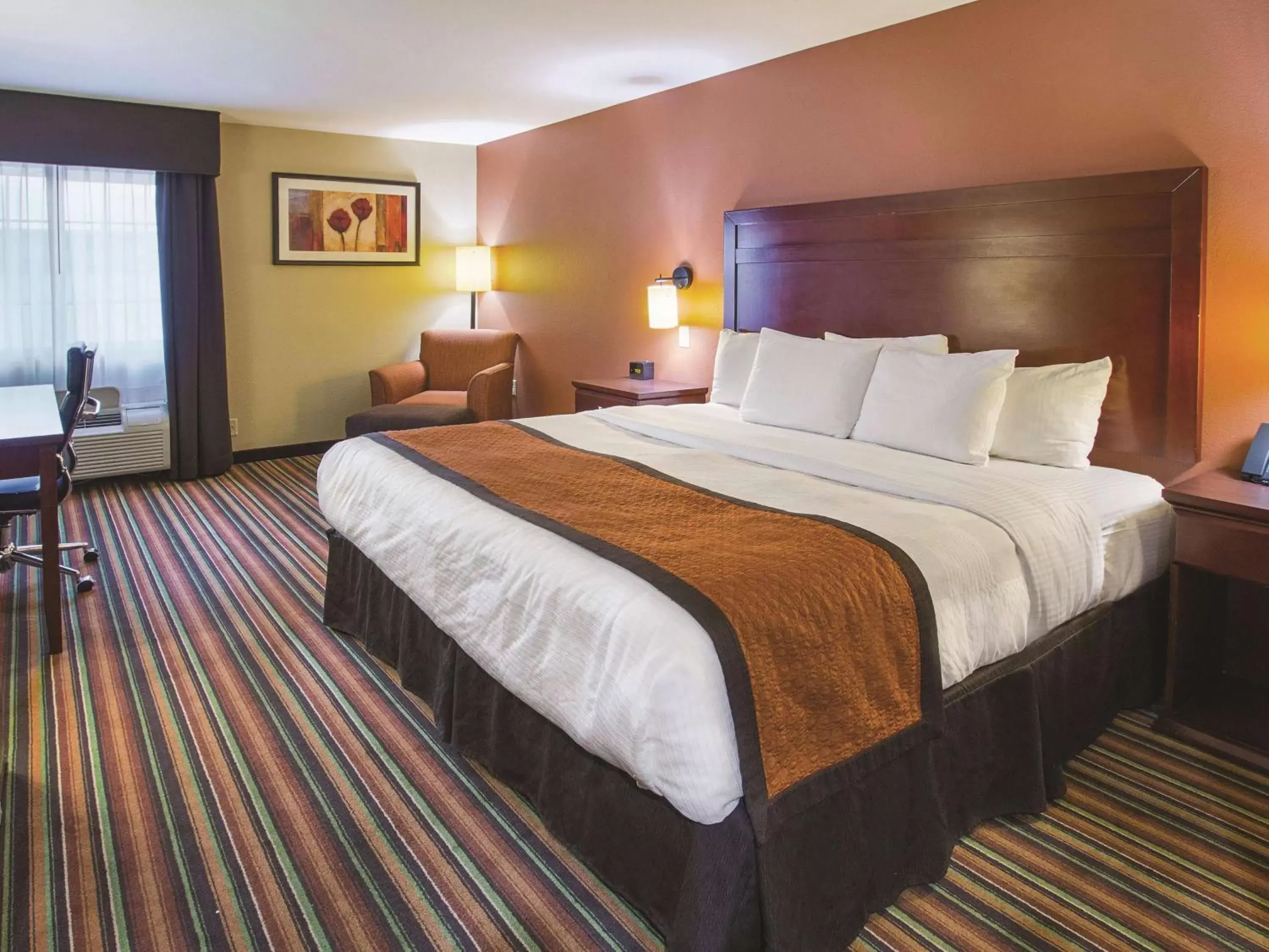 Photo of the whole room, Bed in La Quinta by Wyndham Woodway - Waco South
