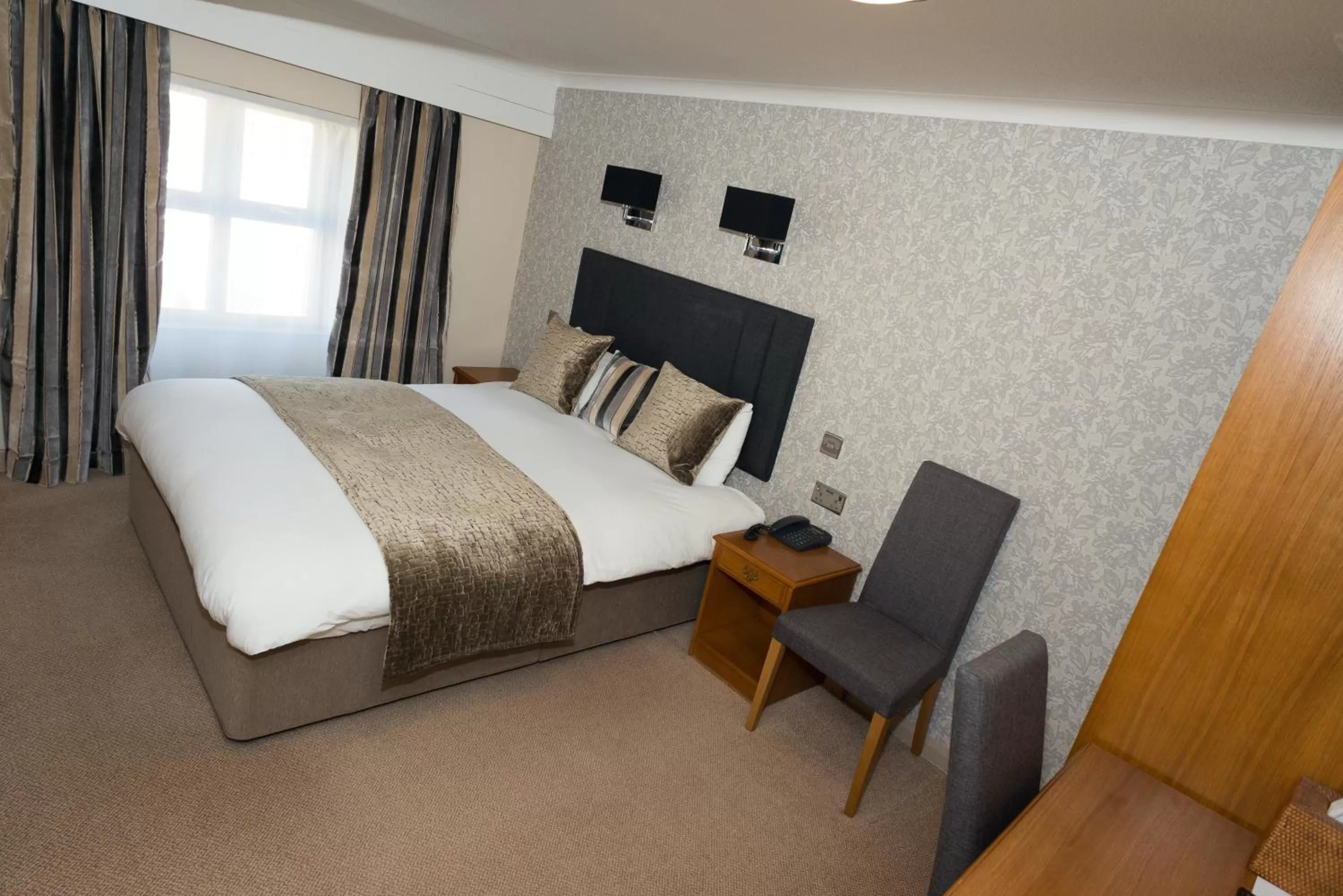 Bedroom, Bed in Falcon Hotel