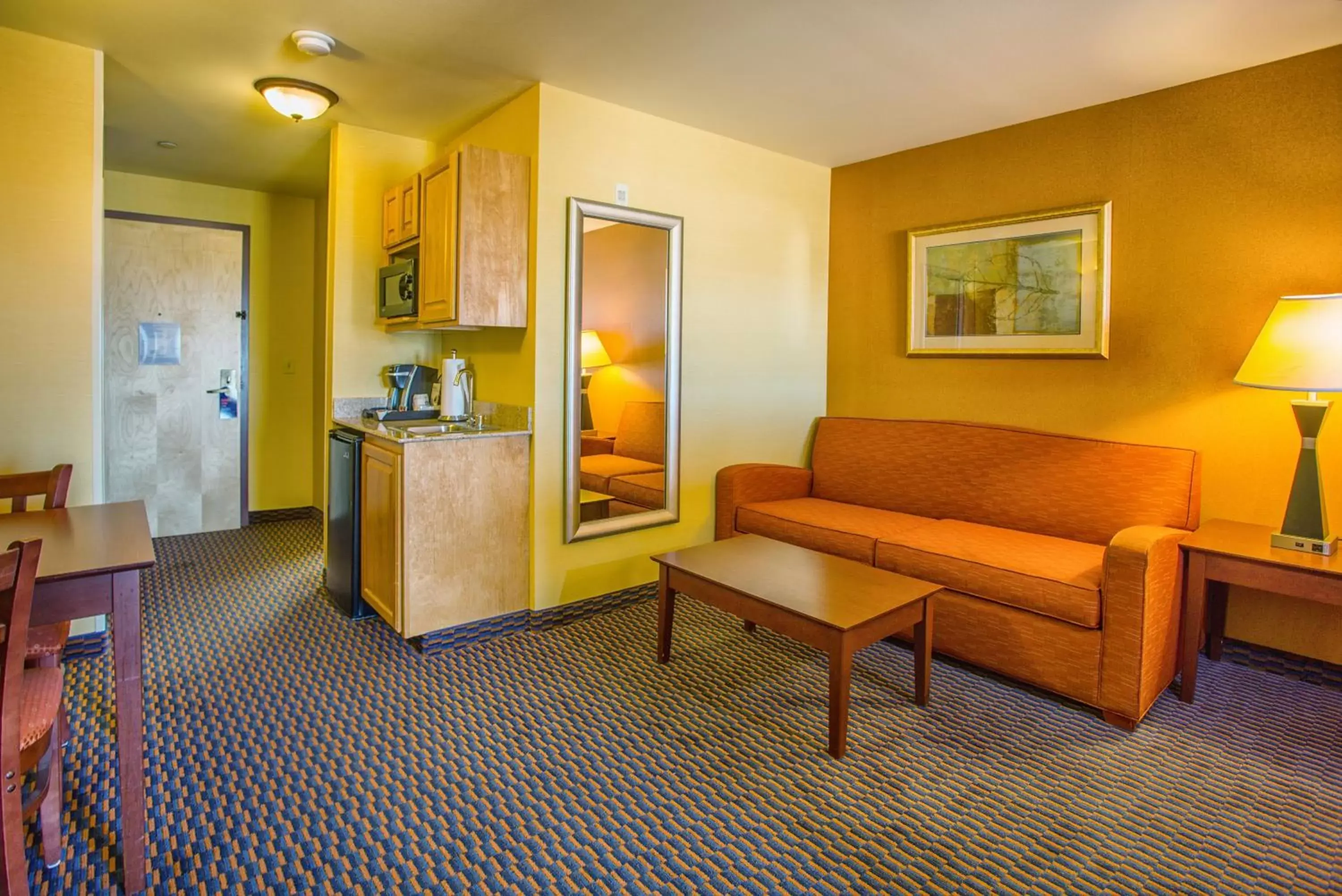 Photo of the whole room, Seating Area in Holiday Inn Express Hotel & Suites Richland