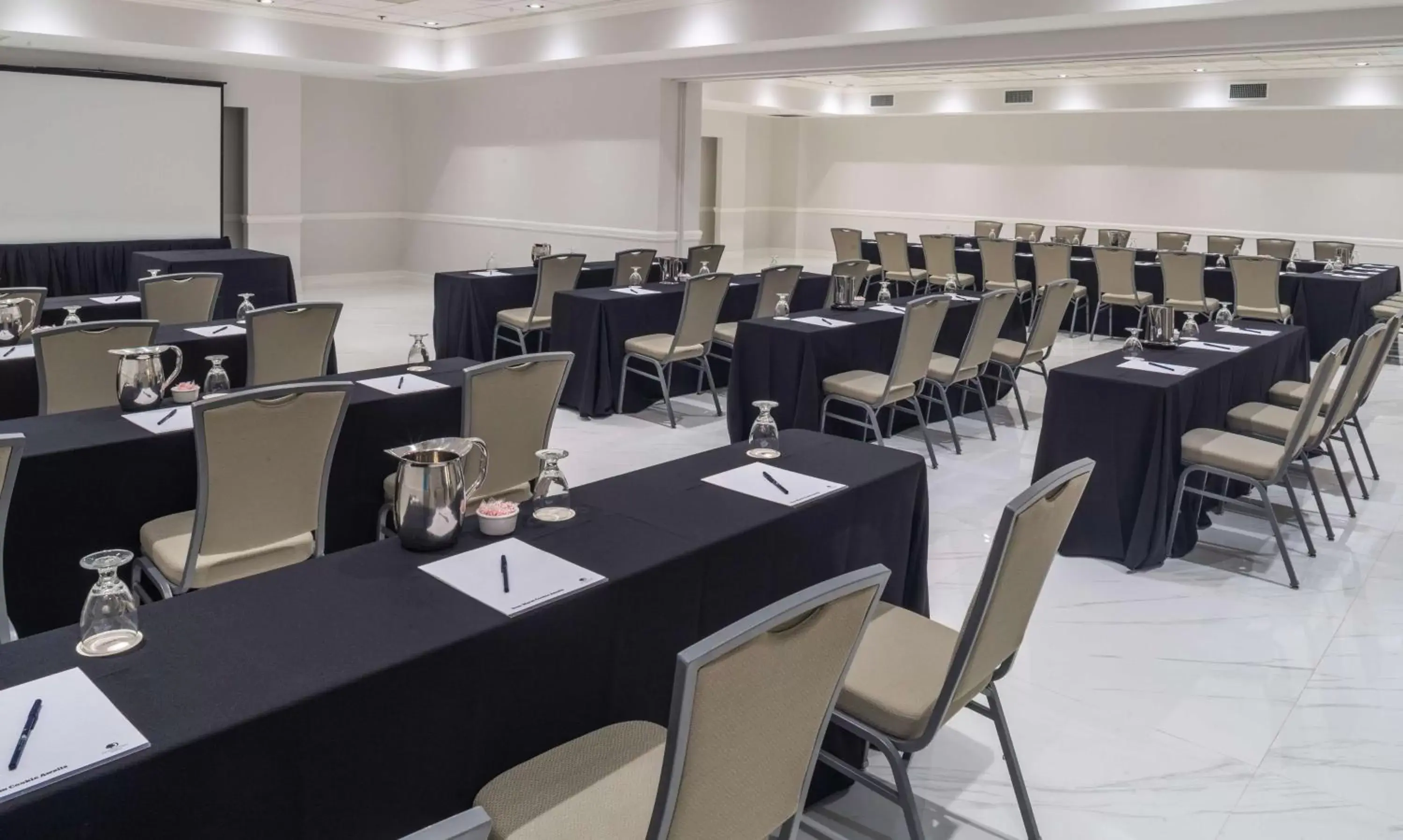 Meeting/conference room in DoubleTree by Hilton Grand Hotel Biscayne Bay
