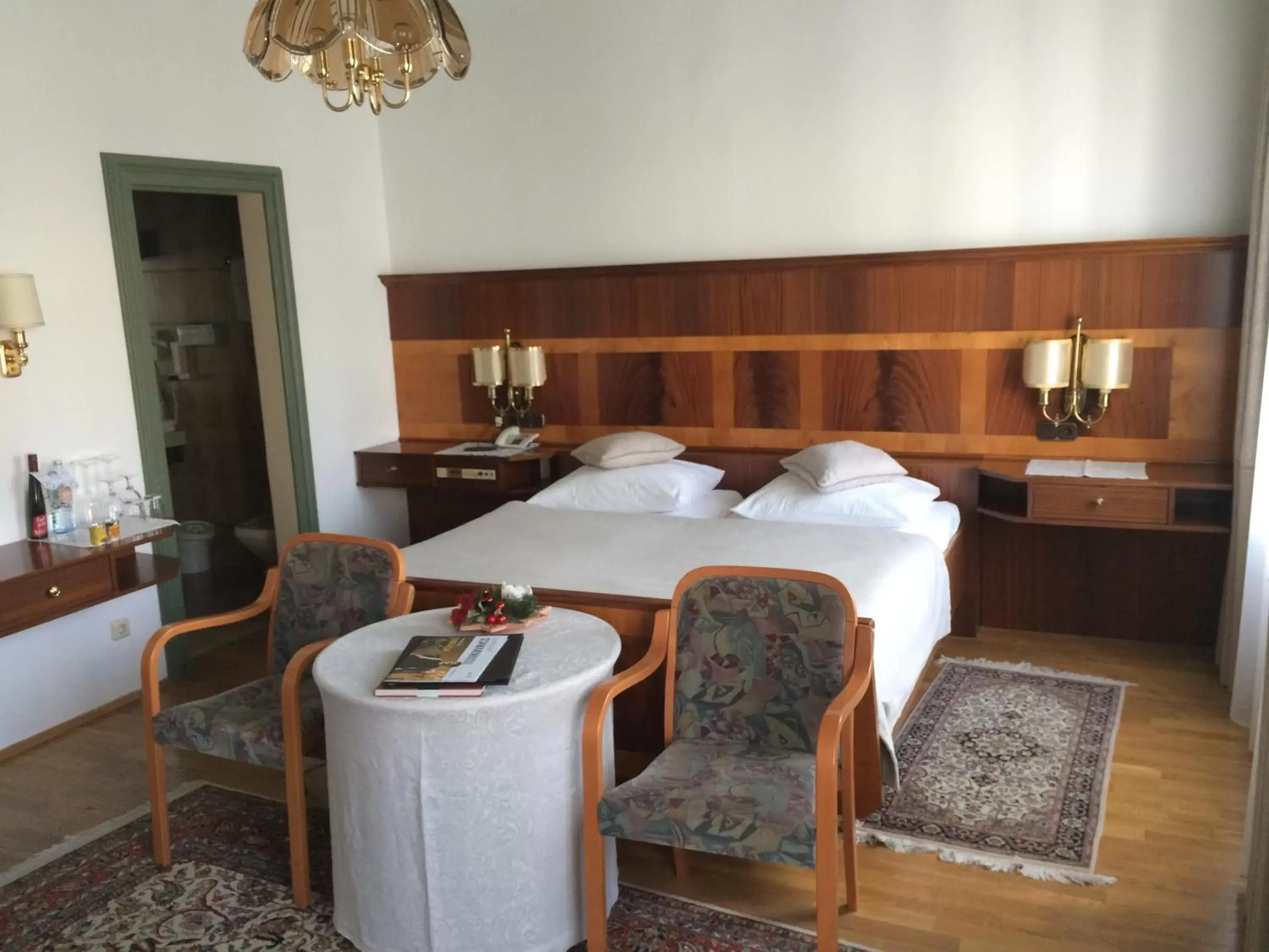 Photo of the whole room, Bed in Seehotel Schwan