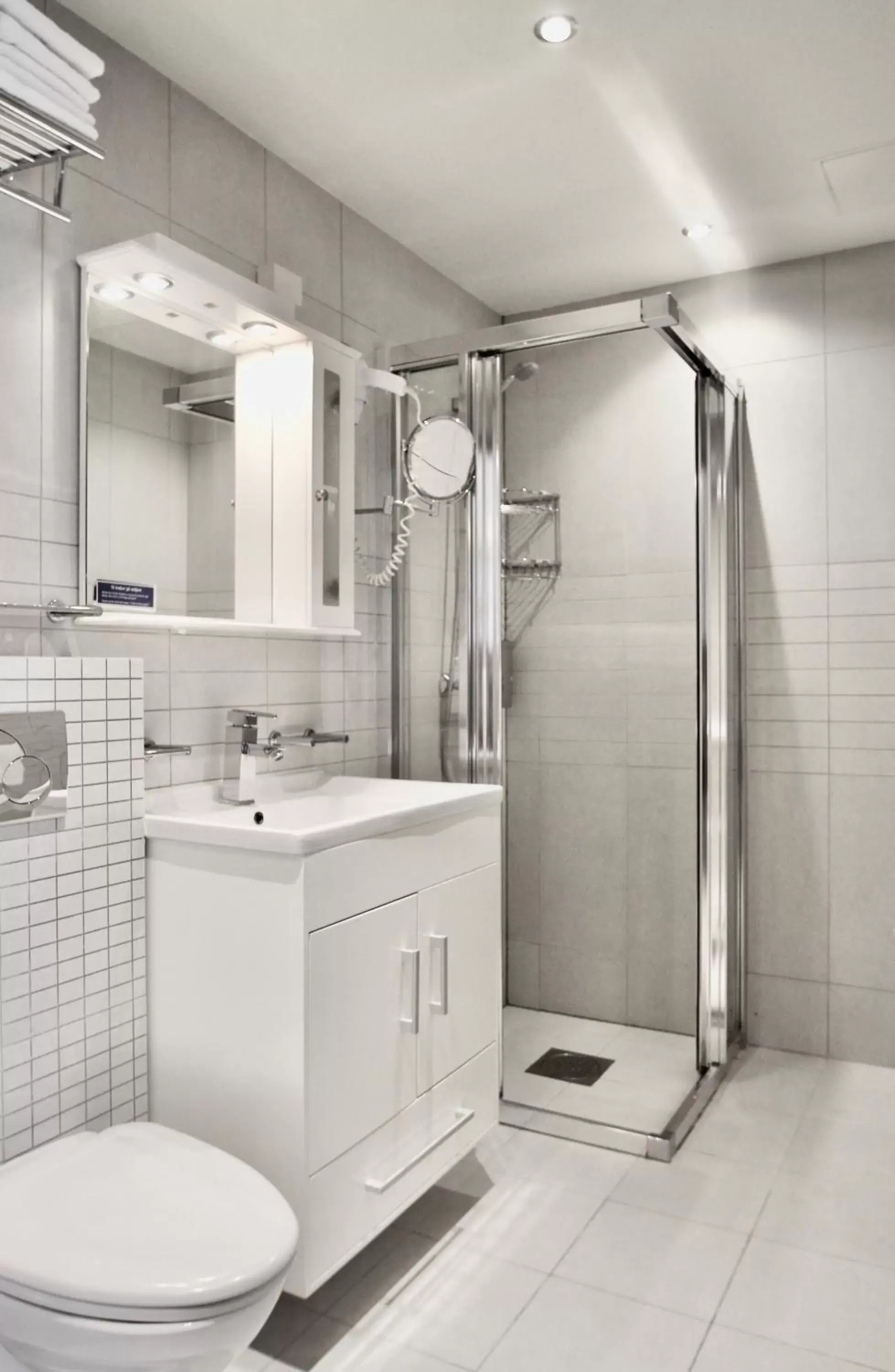 Budget Twin Room in Super Stay Hotel, Oslo Budget Twin Room in Super Stay Hotel, Oslo