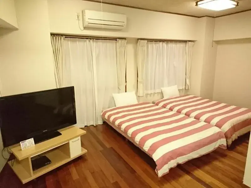 Bed in Kokusai Towns Inn