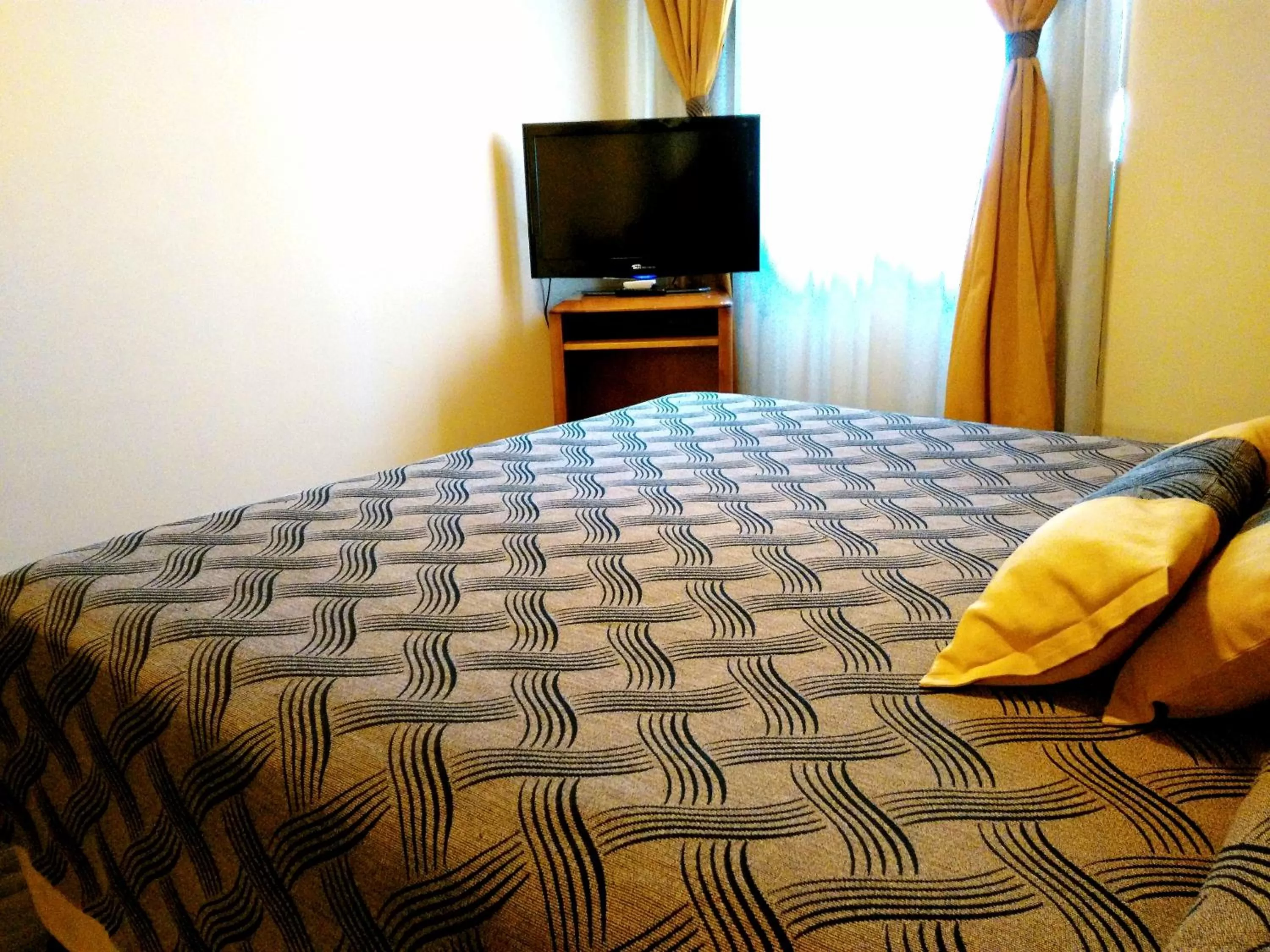 Bedroom, Bed in Tritone Hotel