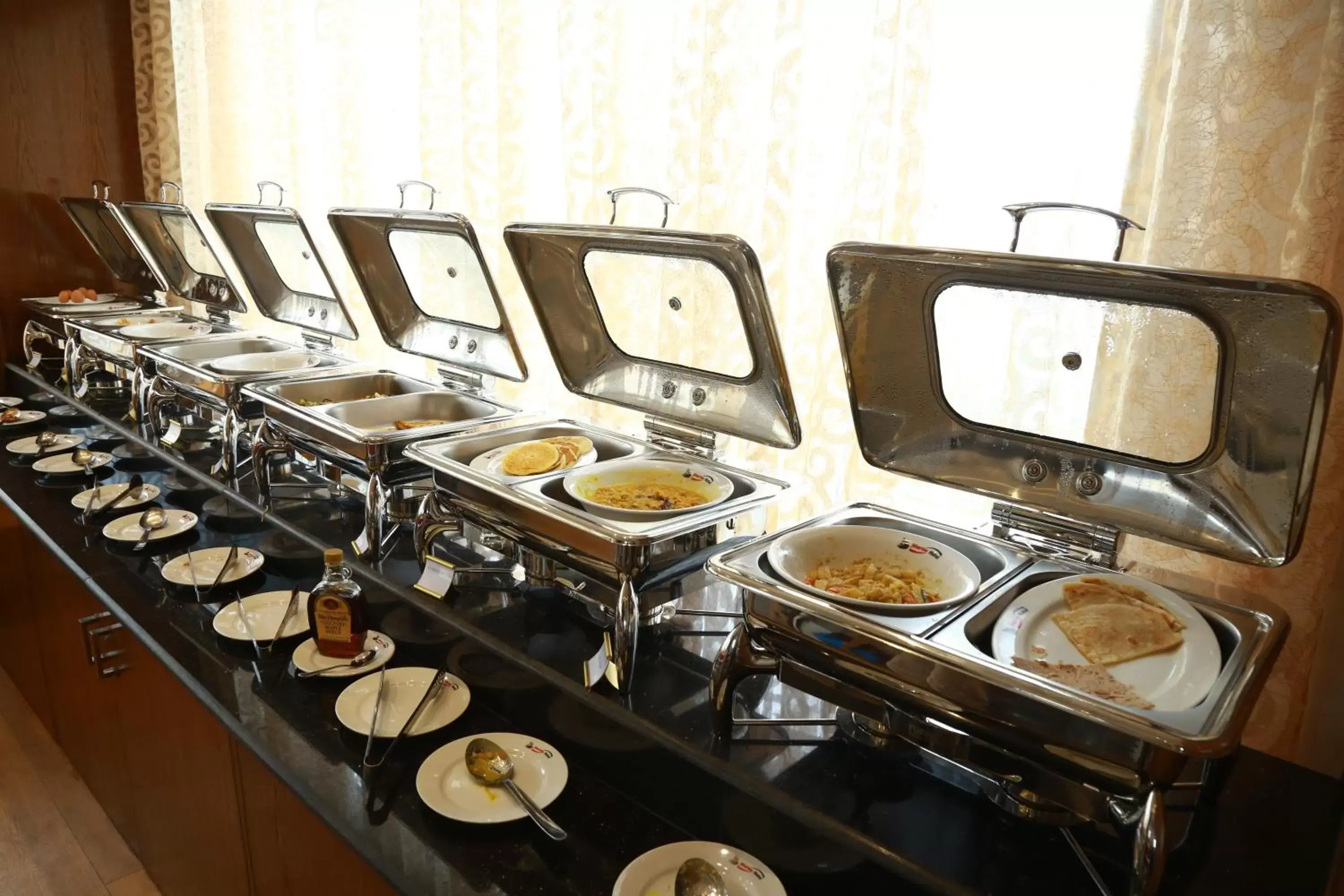 Restaurant/places to eat in Marino Royal Hotel Restaurant/places to eat in Marino Royal Hotel