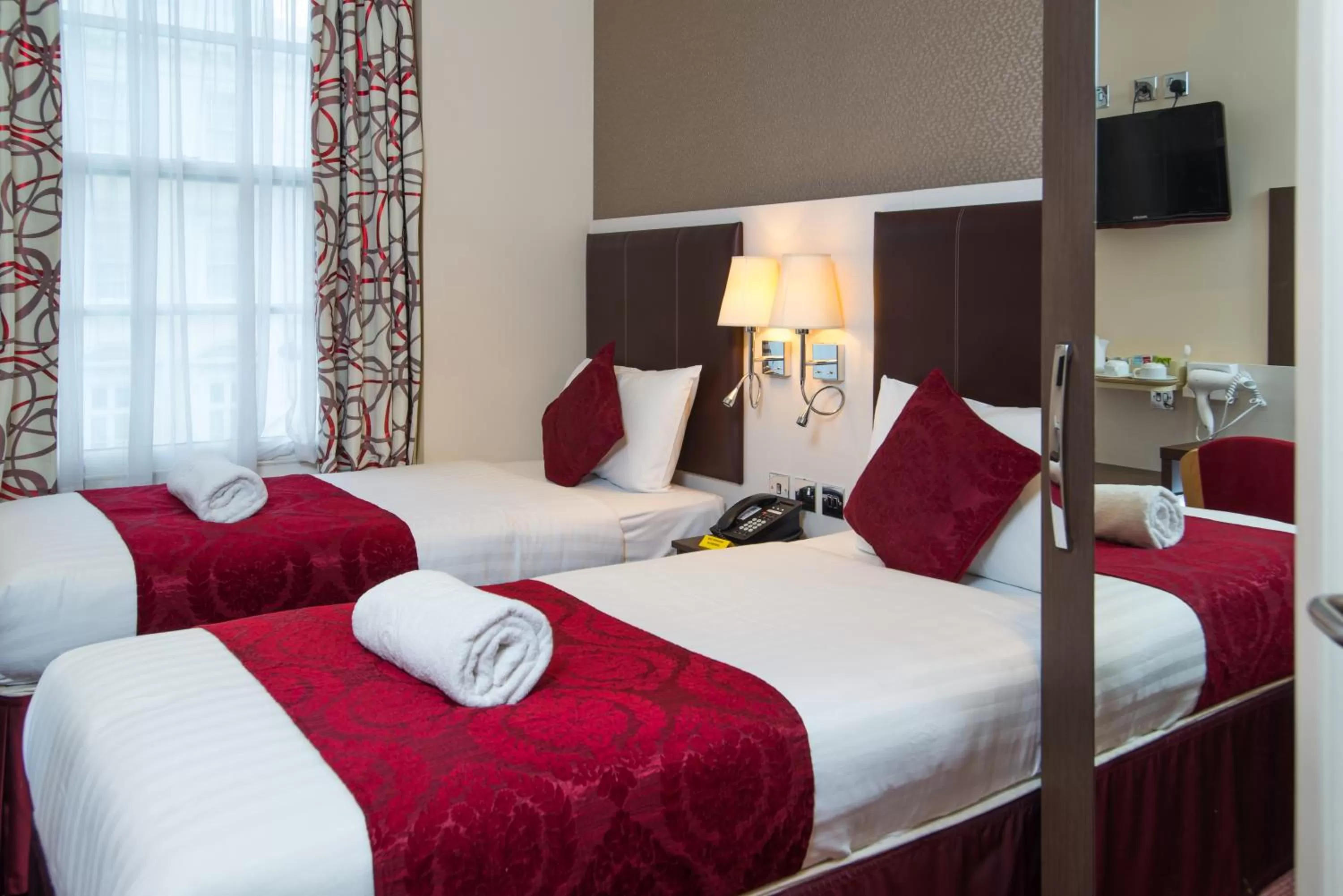 Bed in Best Western Buckingham Palace Rd