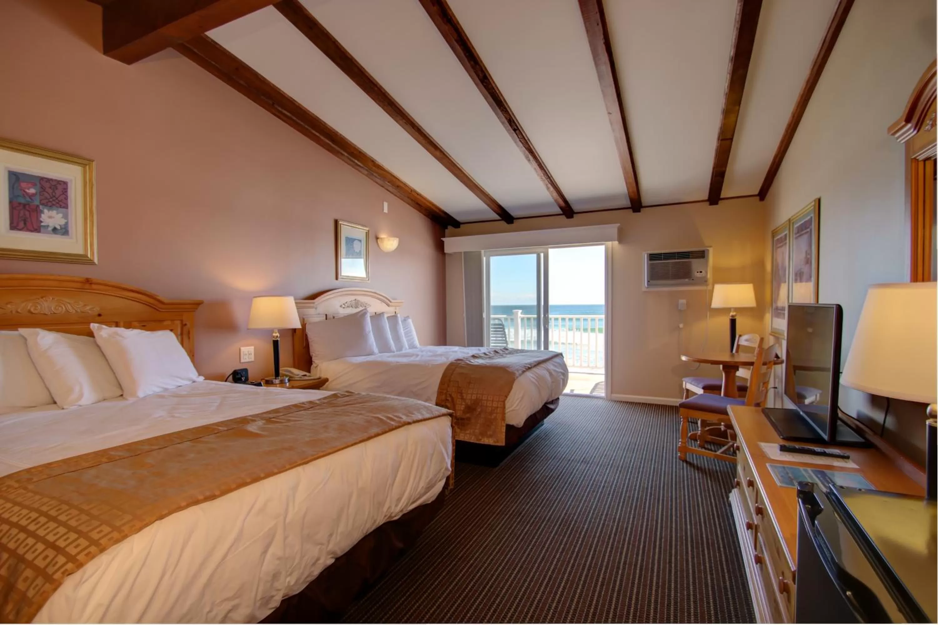 TV and multimedia in Norseman Resort on the Beach