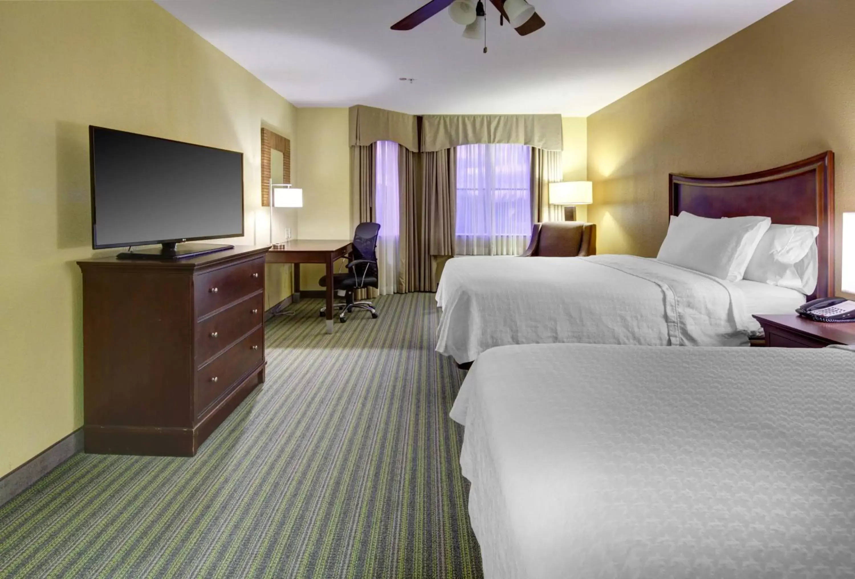 Bedroom, TV/Entertainment Center in Homewood Suites by Hilton West Palm Beach