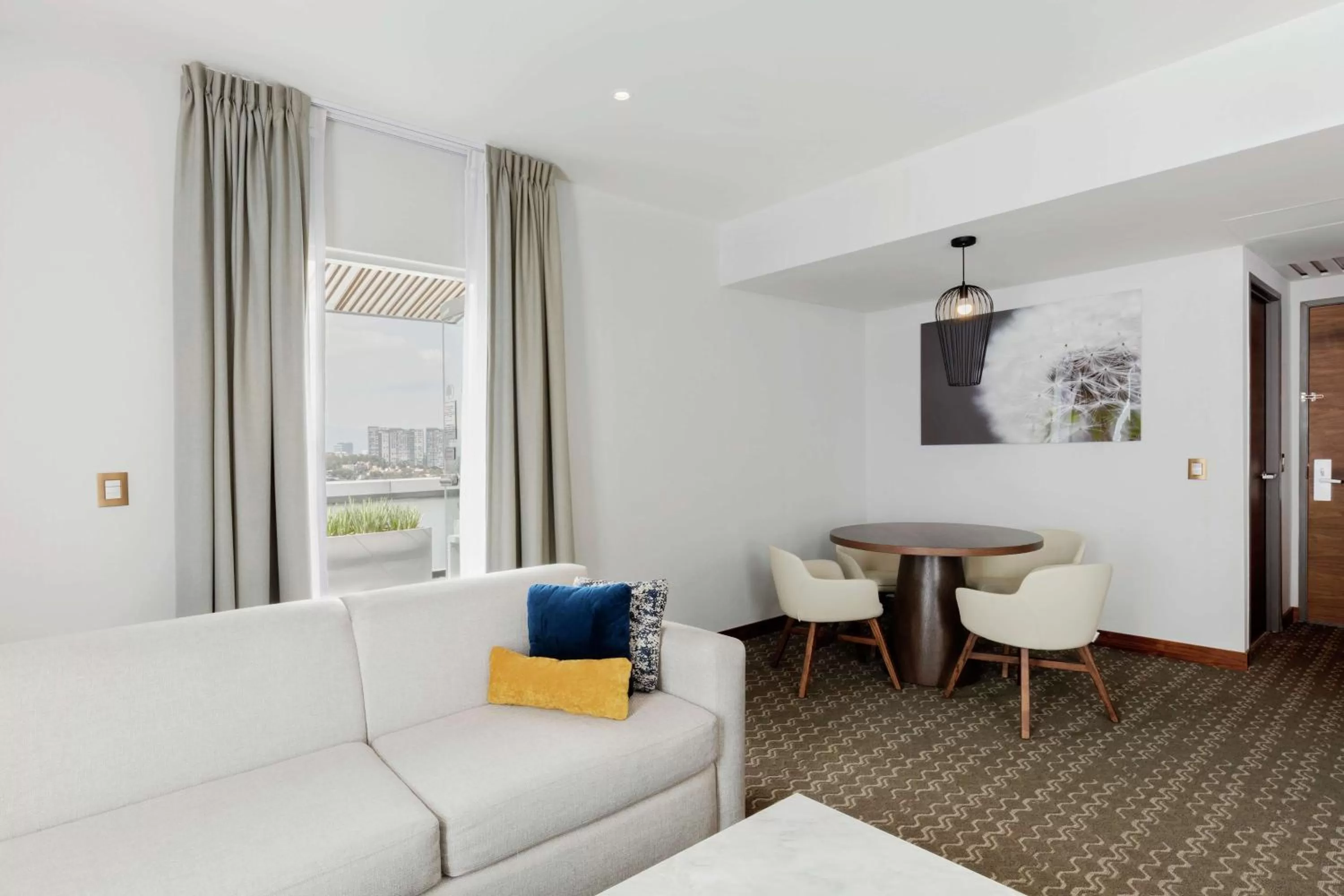 Living room in Doubletree By Hilton Mexico City Santa Fe
