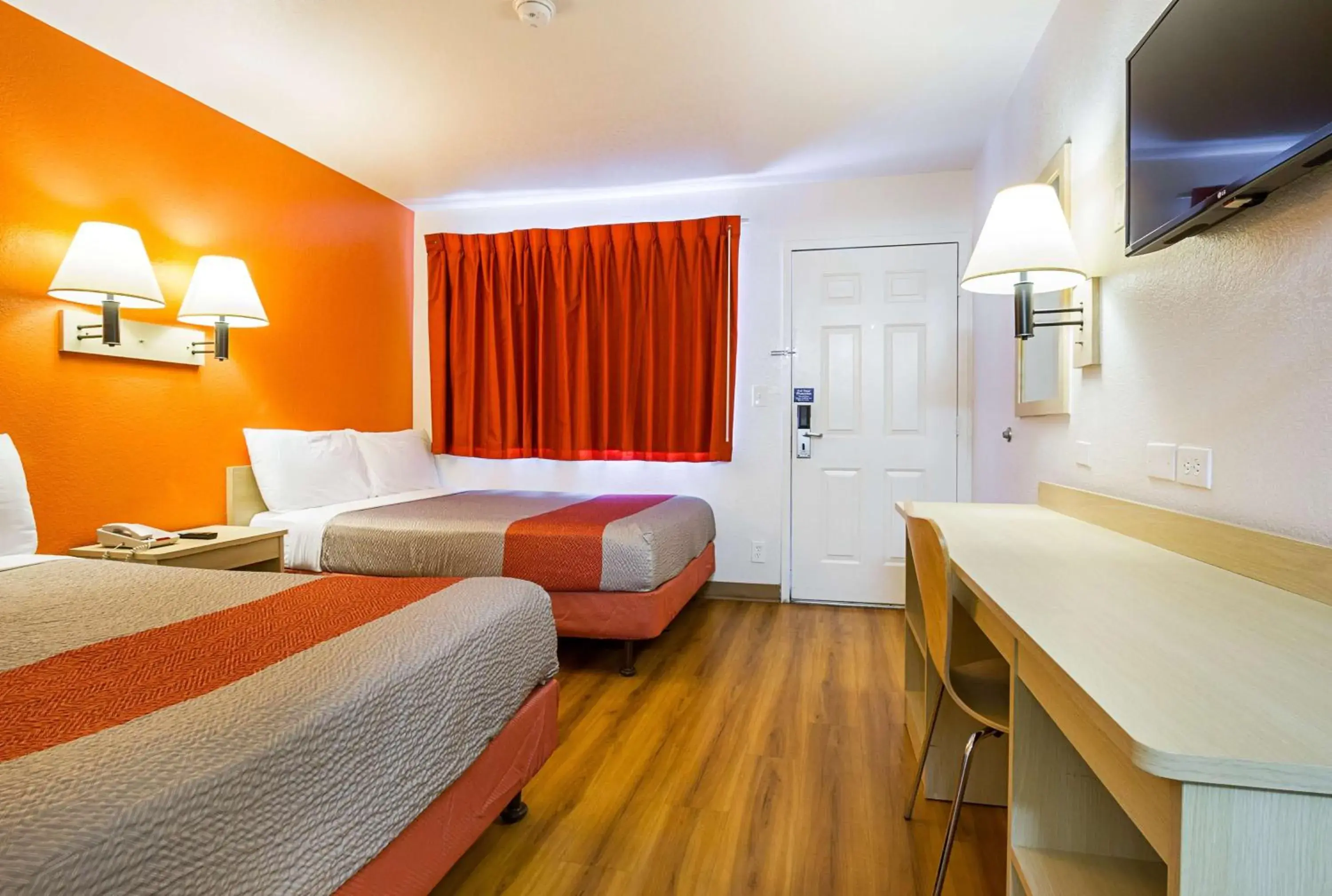 TV and multimedia, Bed in Motel 6 Mesa North TV and multimedia, Bed in Motel 6 Mesa North
