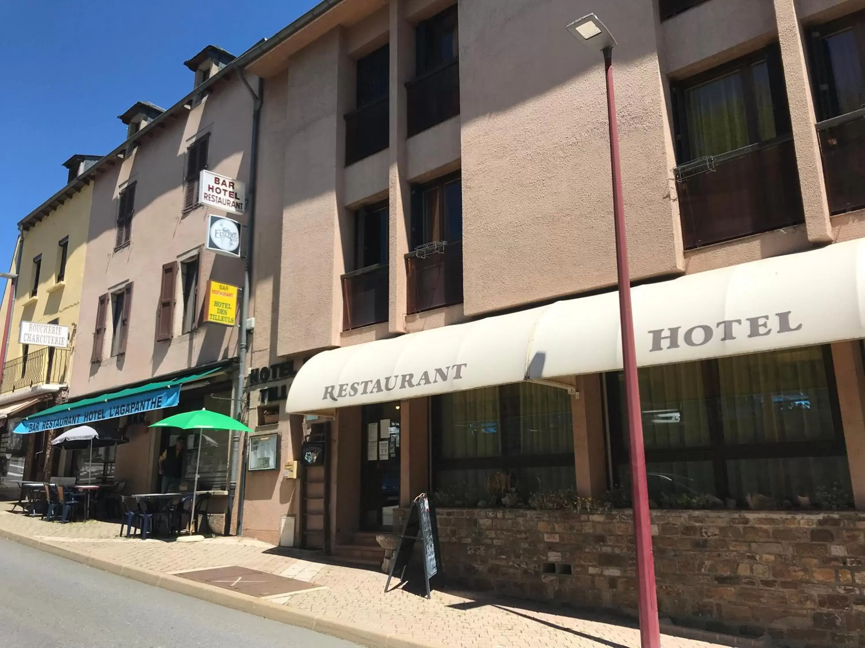 Facade/entrance, Property Building in Hotel Restaurant L'AGAPANTHE