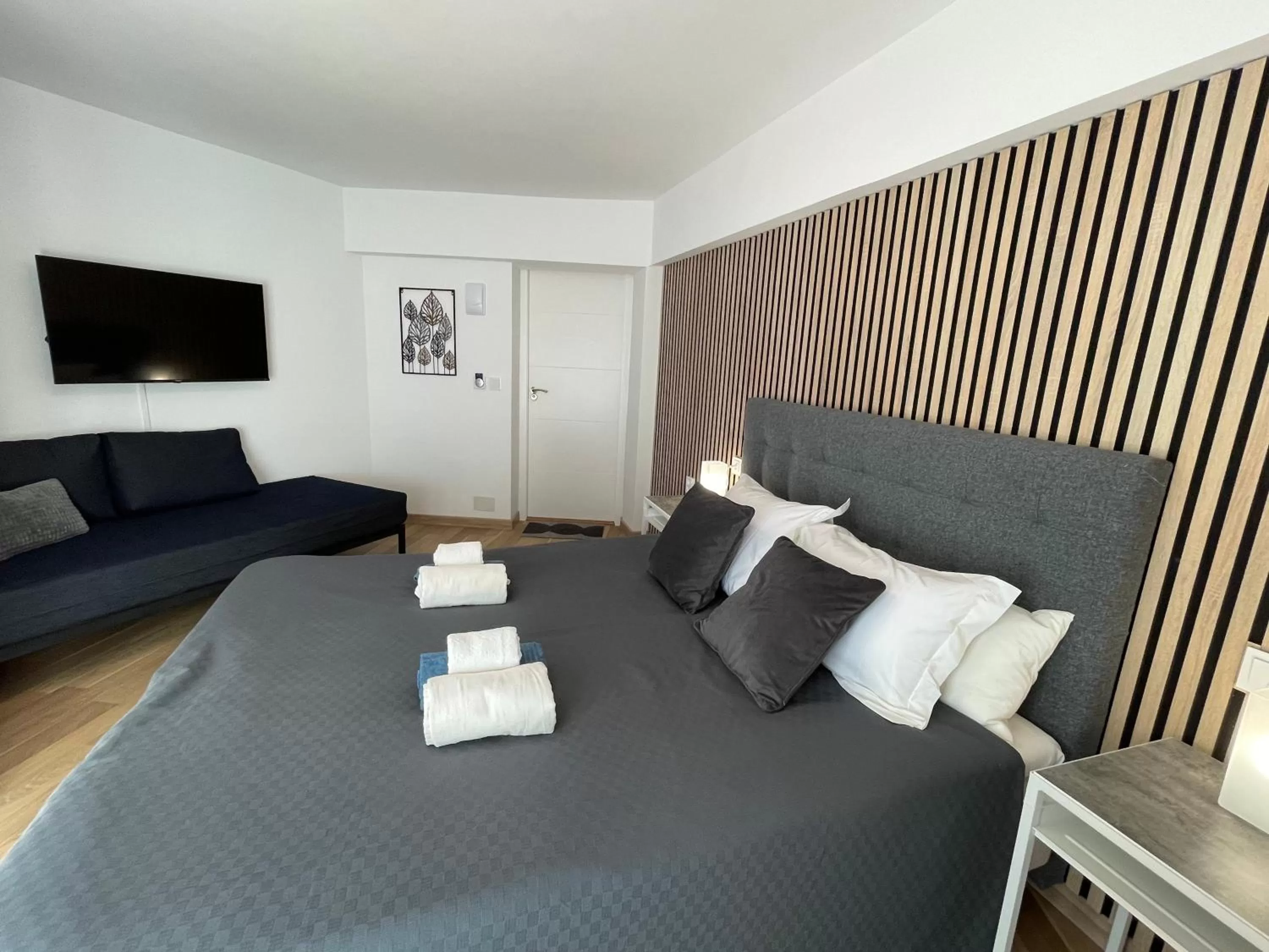 Deluxe Double Room (2 Adults + 1 Child) in Anna's garden