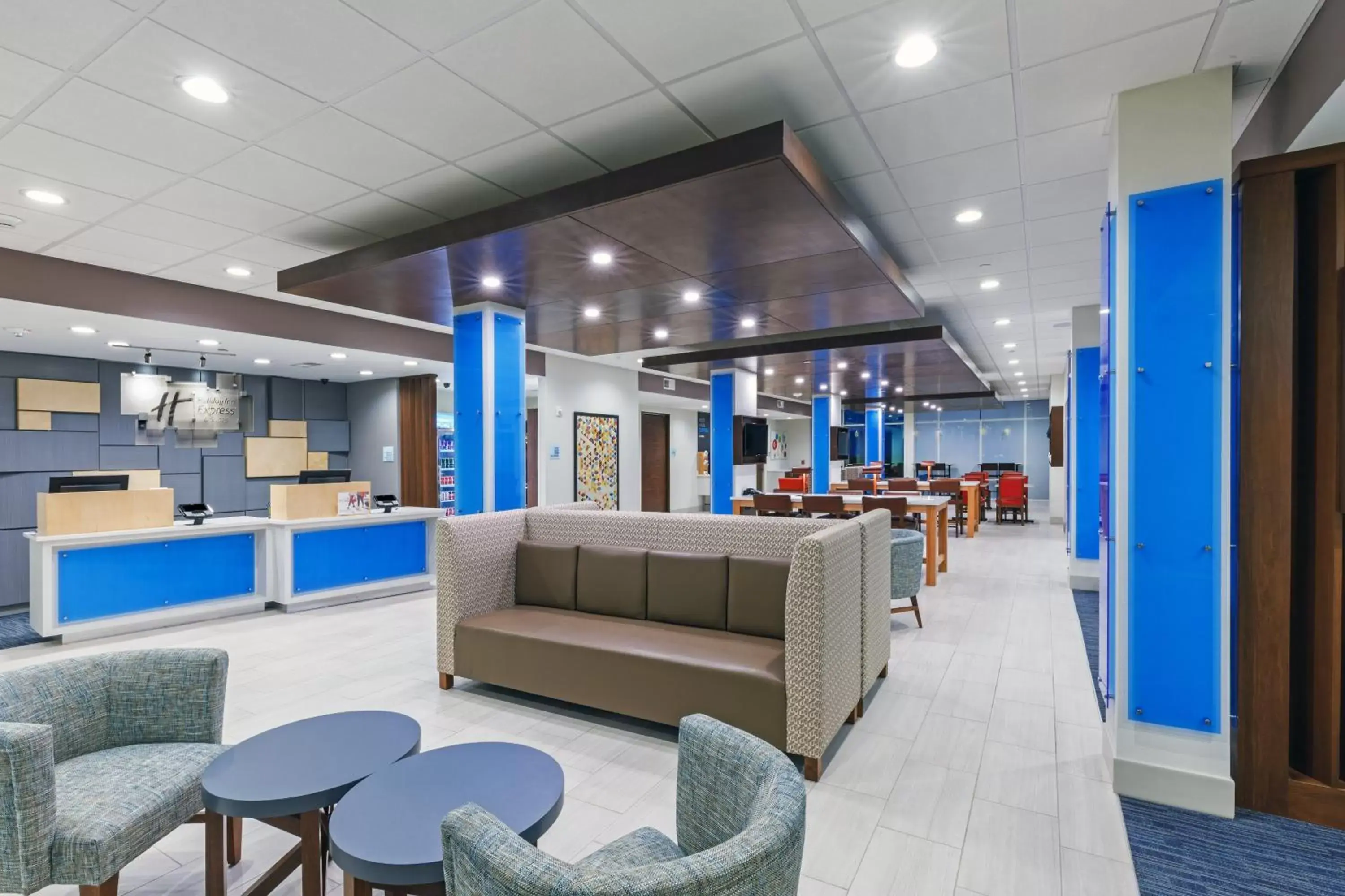 Property building in Holiday Inn Express & Suites Purcell by IHG Property building in Holiday Inn Express & Suites Purcell by IHG