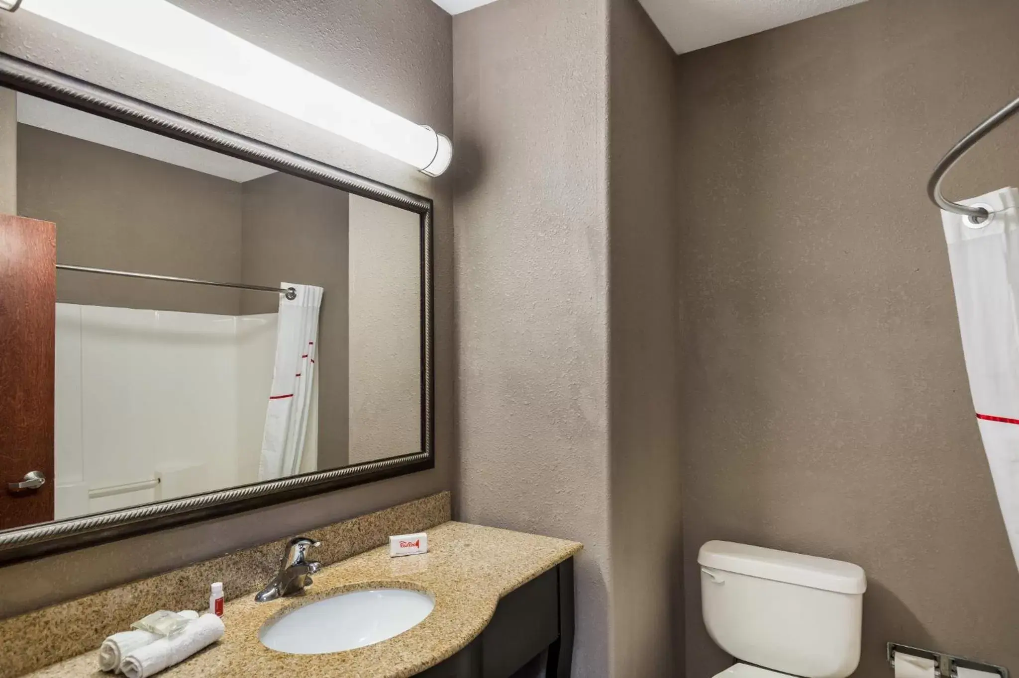 Bathroom in Red Roof Inn & Suites Bloomsburg - Mifflinville