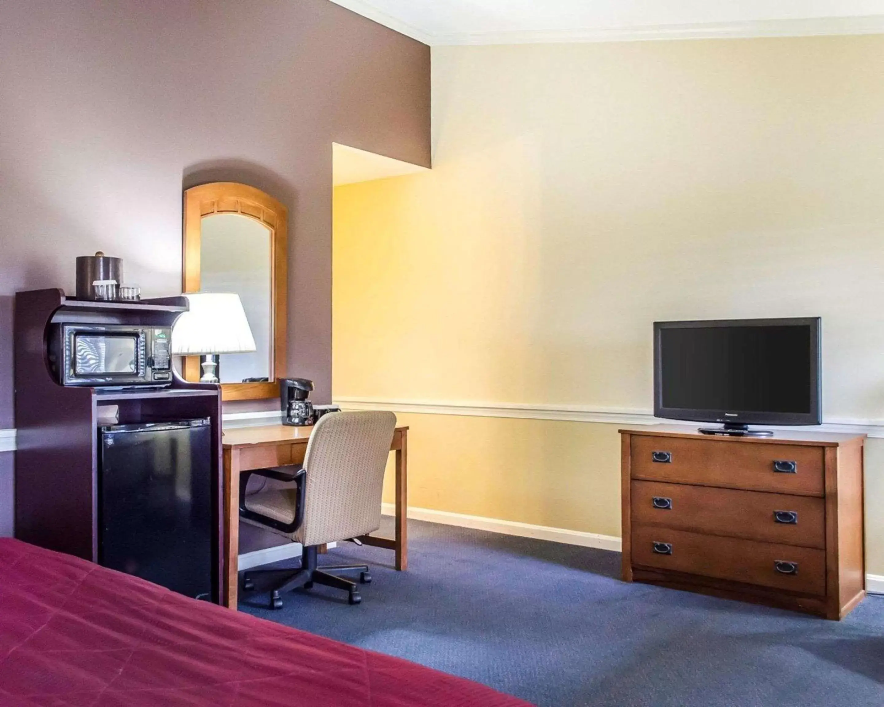 Photo of the whole room in Clarion Inn Strasburg - Lancaster Photo of the whole room in Clarion Inn Strasburg - Lancaster