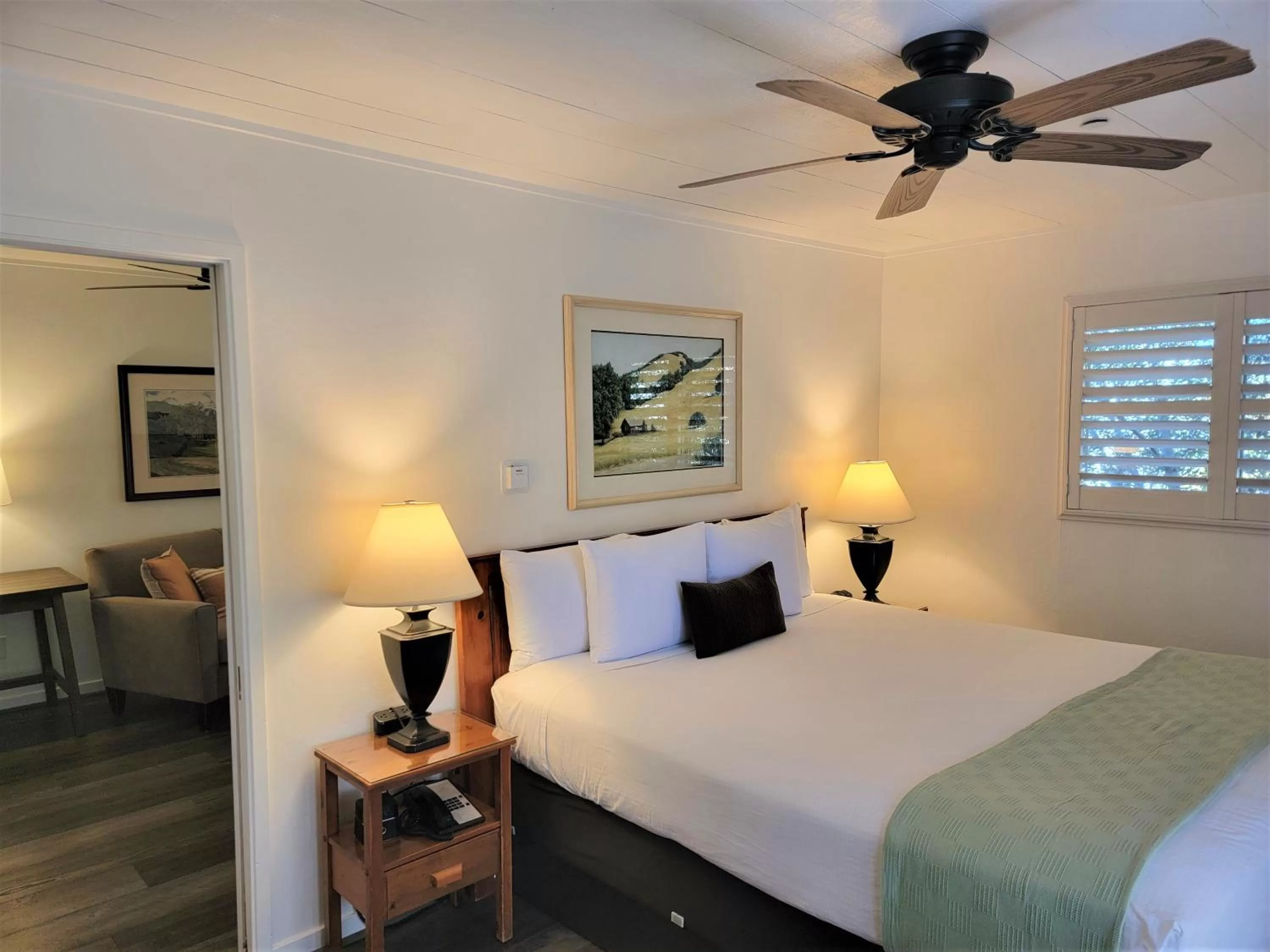 Bedroom, Bed in El Pueblo Inn