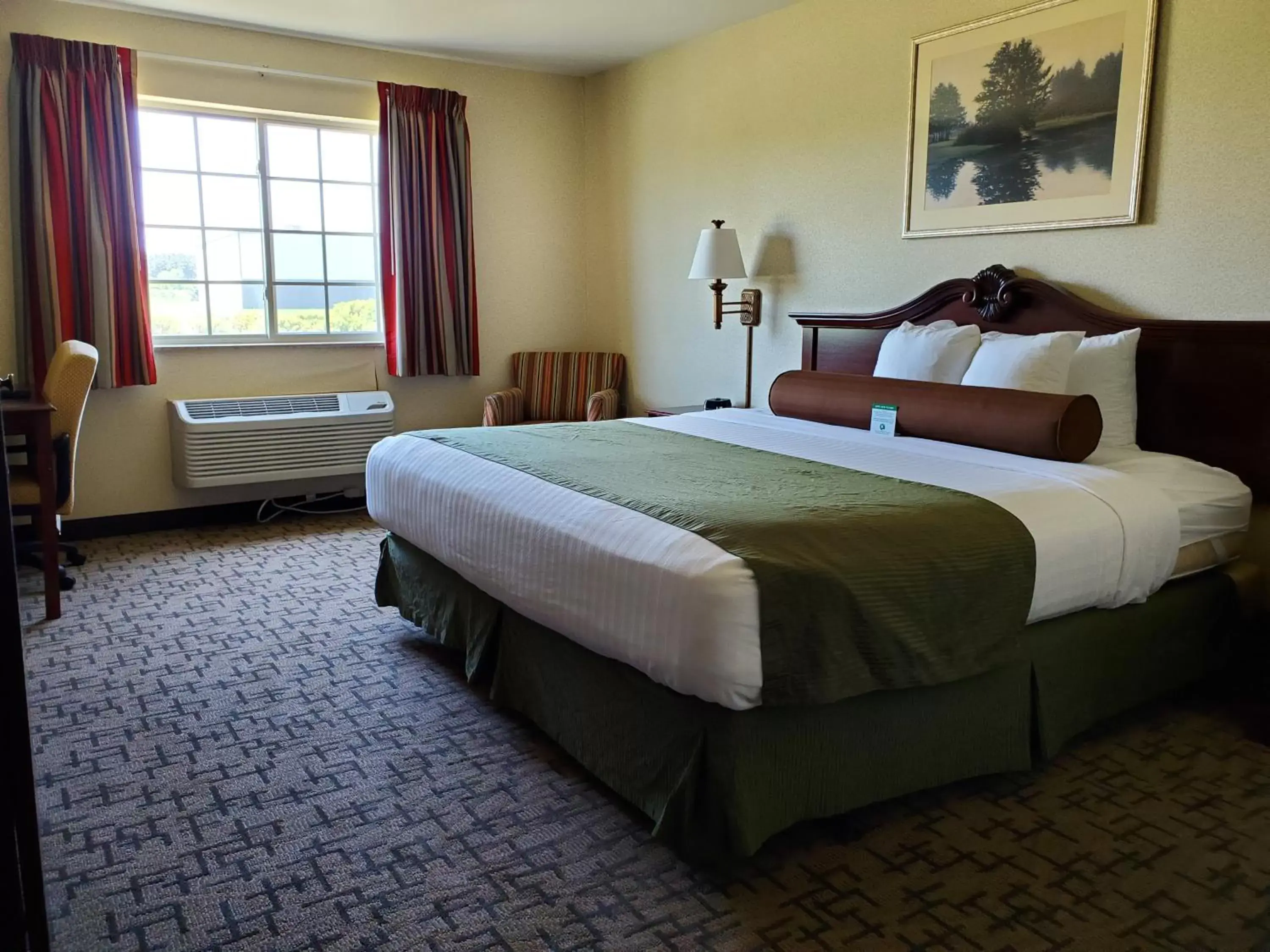 Bed in Boarders Inn & Suites by Cobblestone Hotels - Shawano