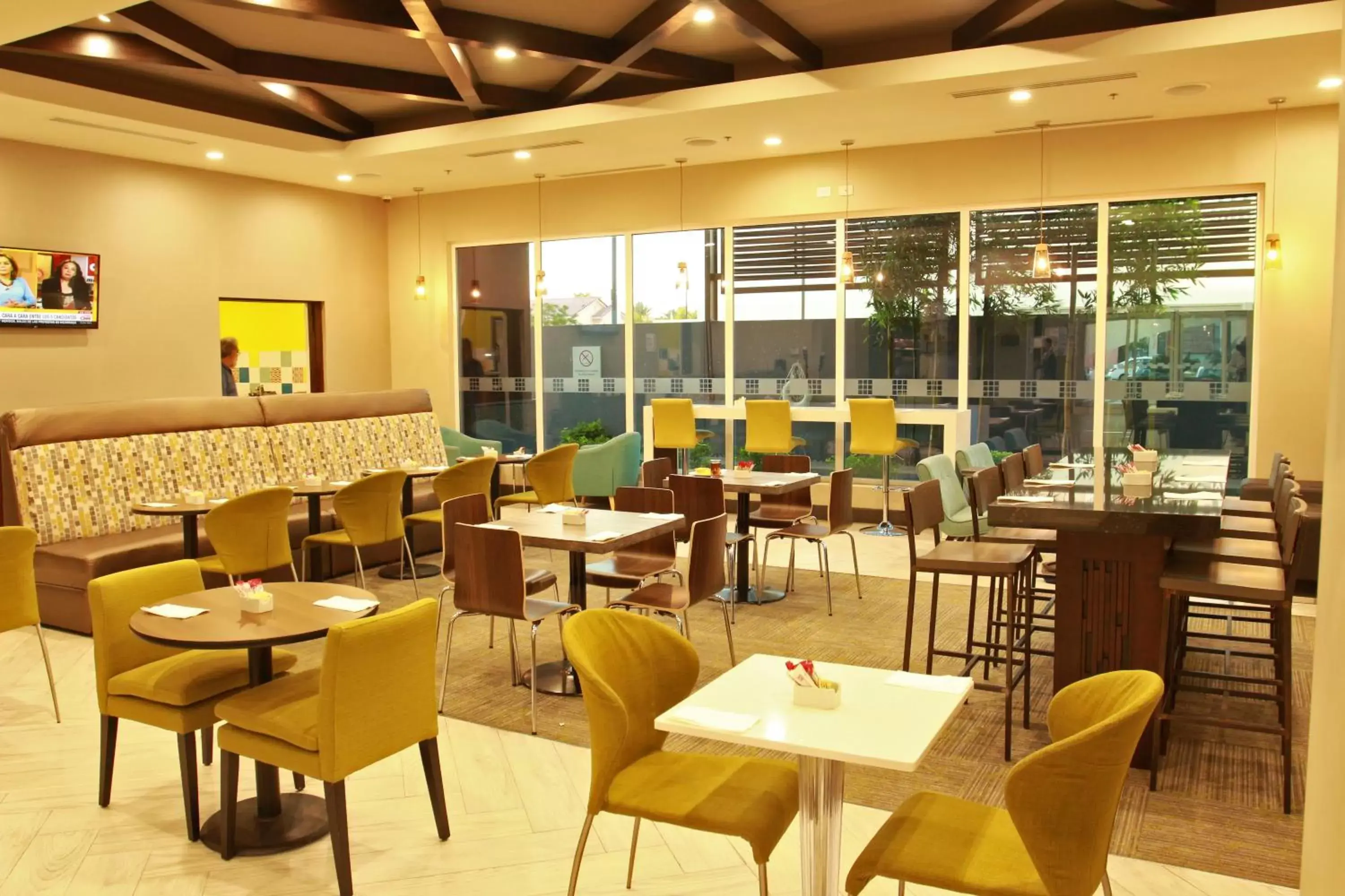 Breakfast, Restaurant/Places to Eat in Holiday Inn Express & Suites Mexicali, an IHG Hotel